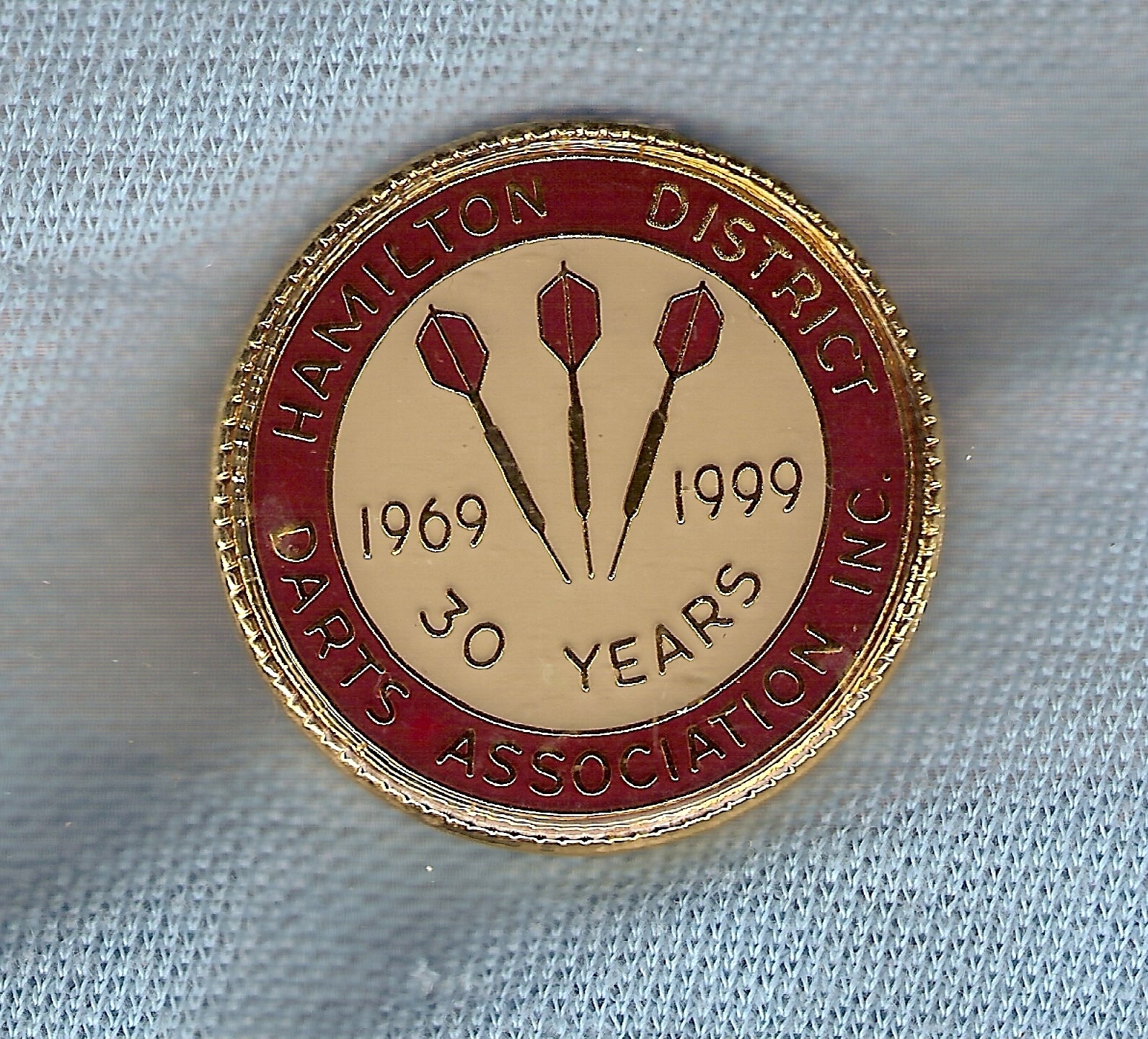 #D176.  HAMILTON DISTRICT   DARTS  ASSOCIATION  LAPEL BADGE, 30 YEARS