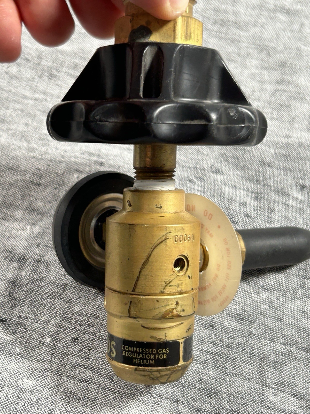 West Winds Compressed Gas Regulator for Helium Balloon Inflatable Adapter