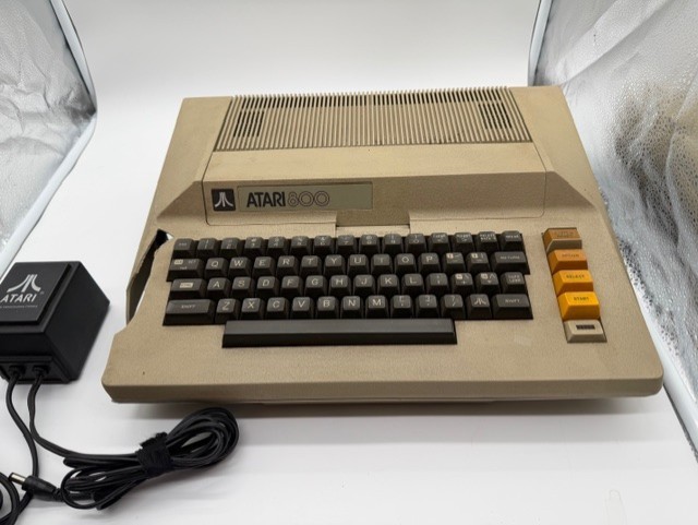 Vintage Atari 800 Computer 48K – Tested Working – Case Damage – For Parts/Repair