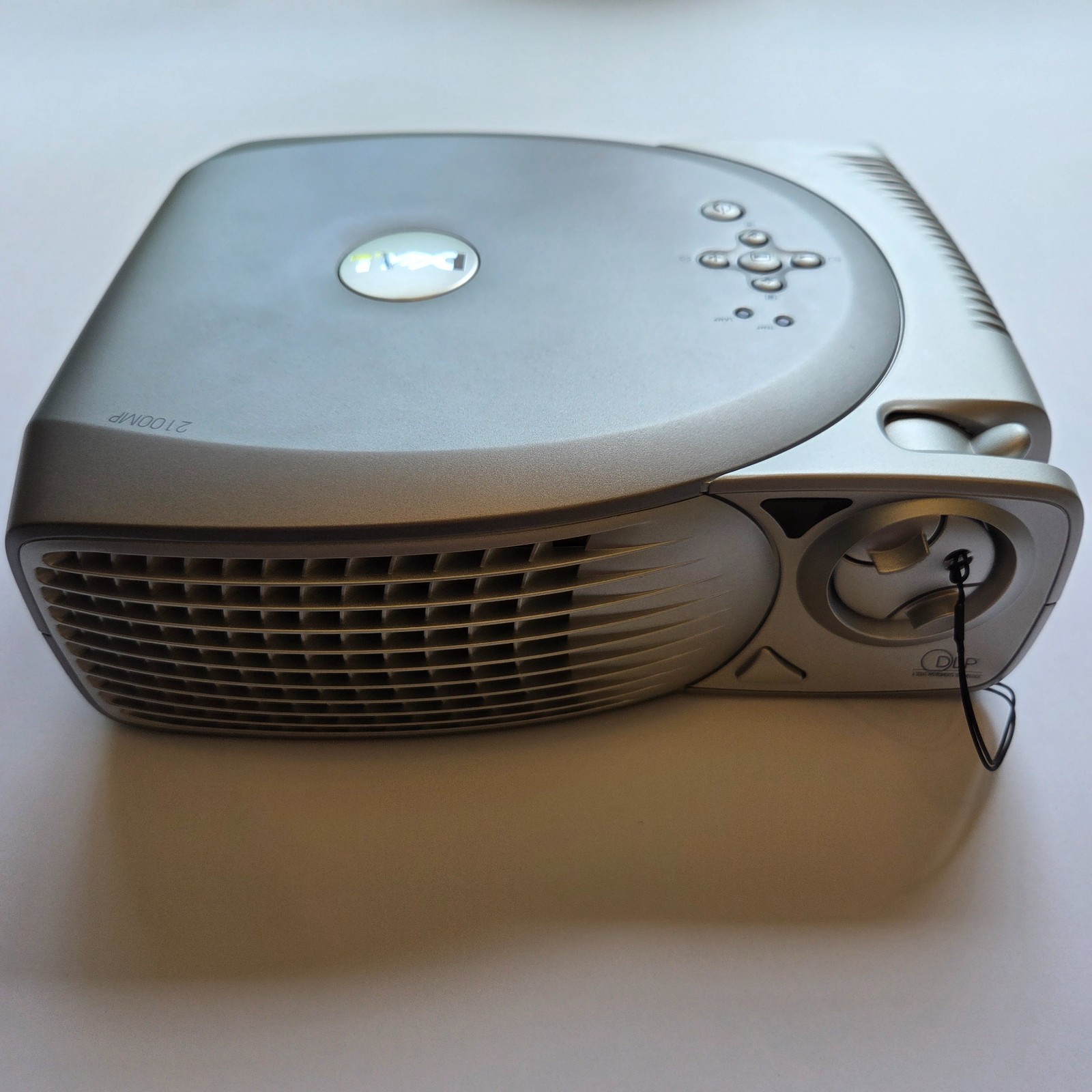 Dell 2100MP DLP Front Projector with Case Remote Cables