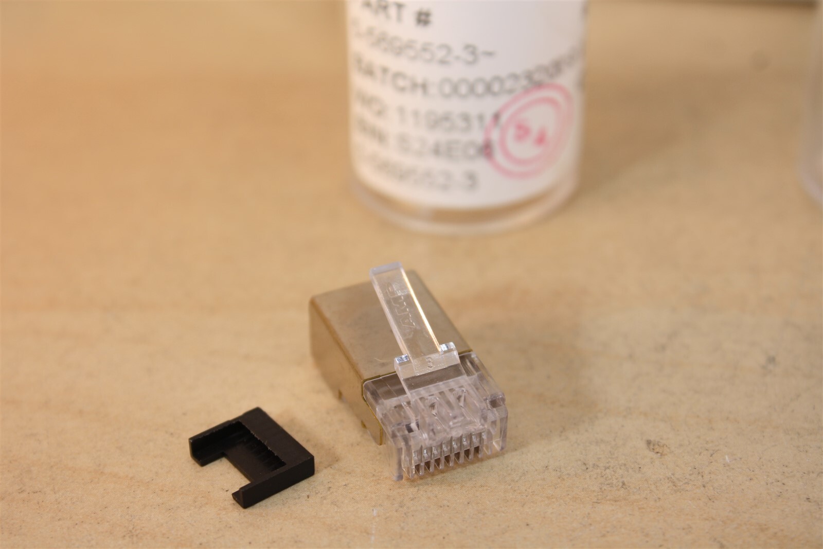 ECS KIT RJ45 Shielded Plug, Boot, Shrink Tube 5-569552-3