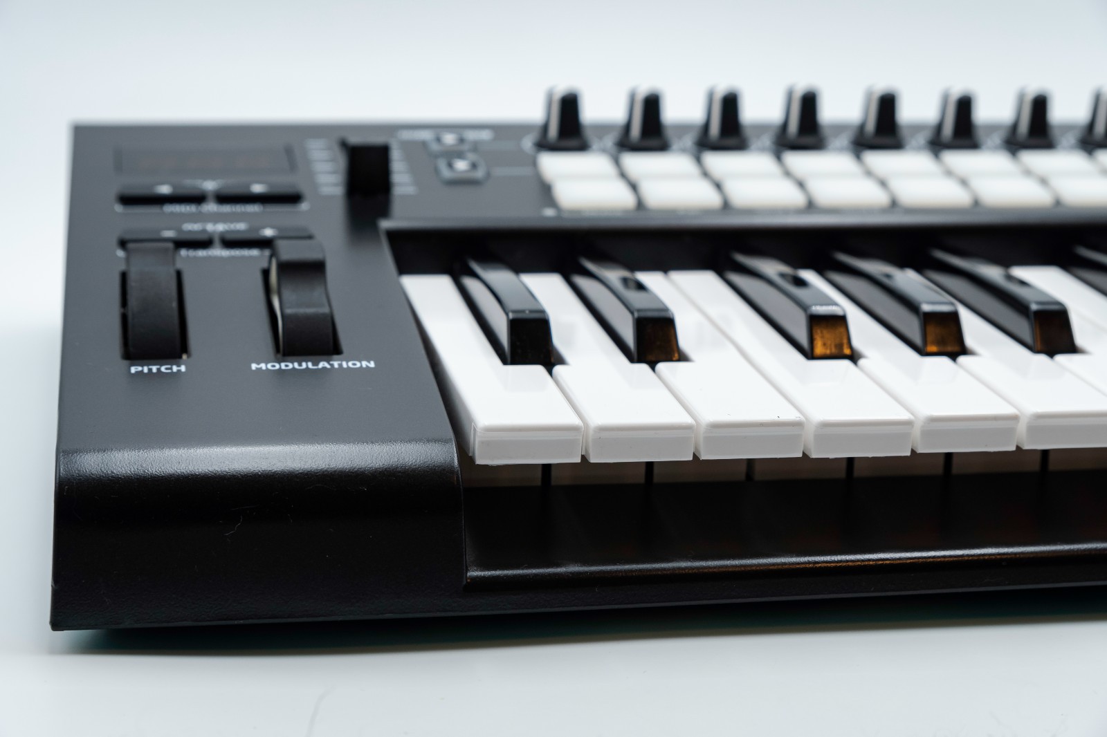 Novation Launchkey 25 MK2 w/ USB Cable