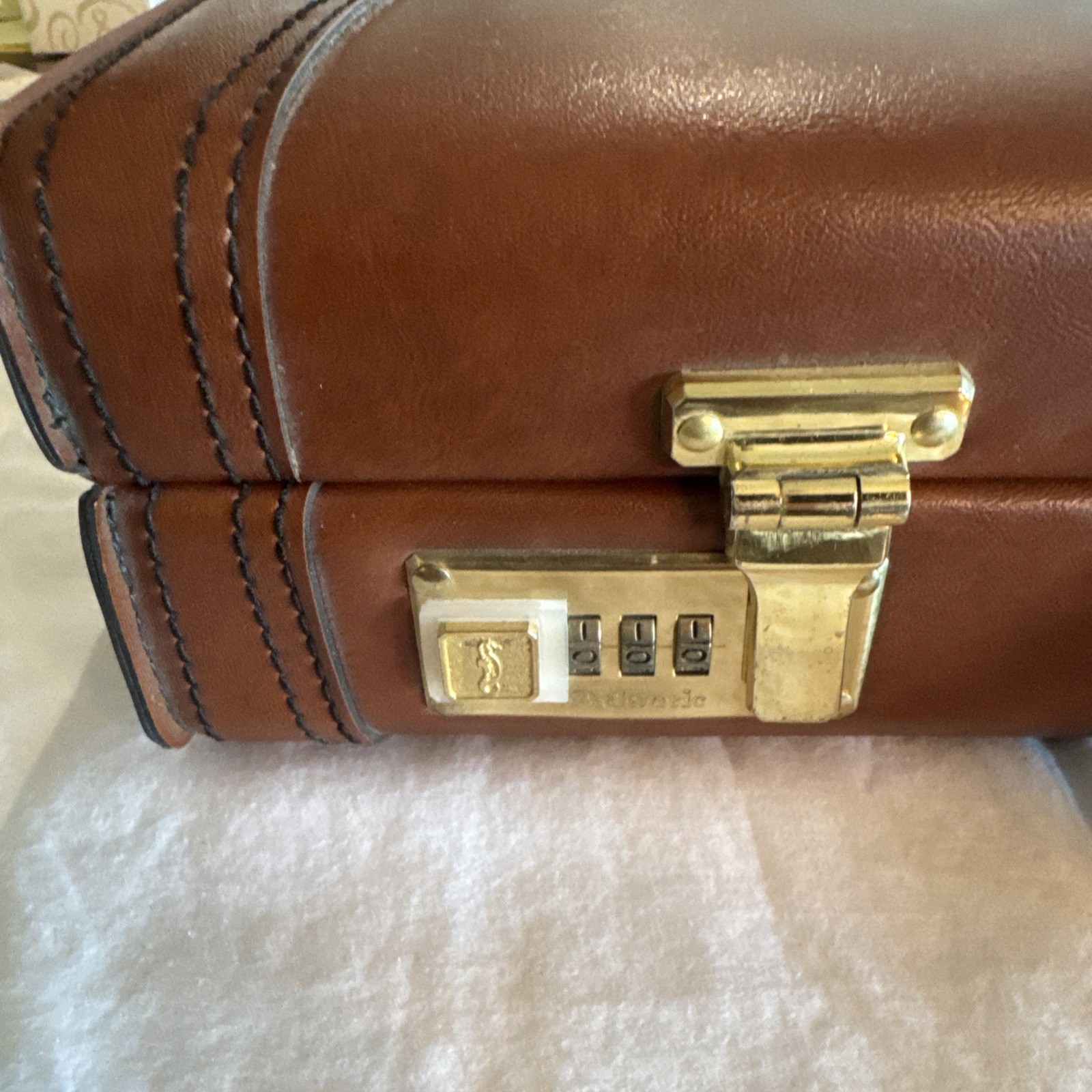 Vintage Atlantic Leather Briefcase in Great Condition 18.5 x 14.5 x 4.5 inches