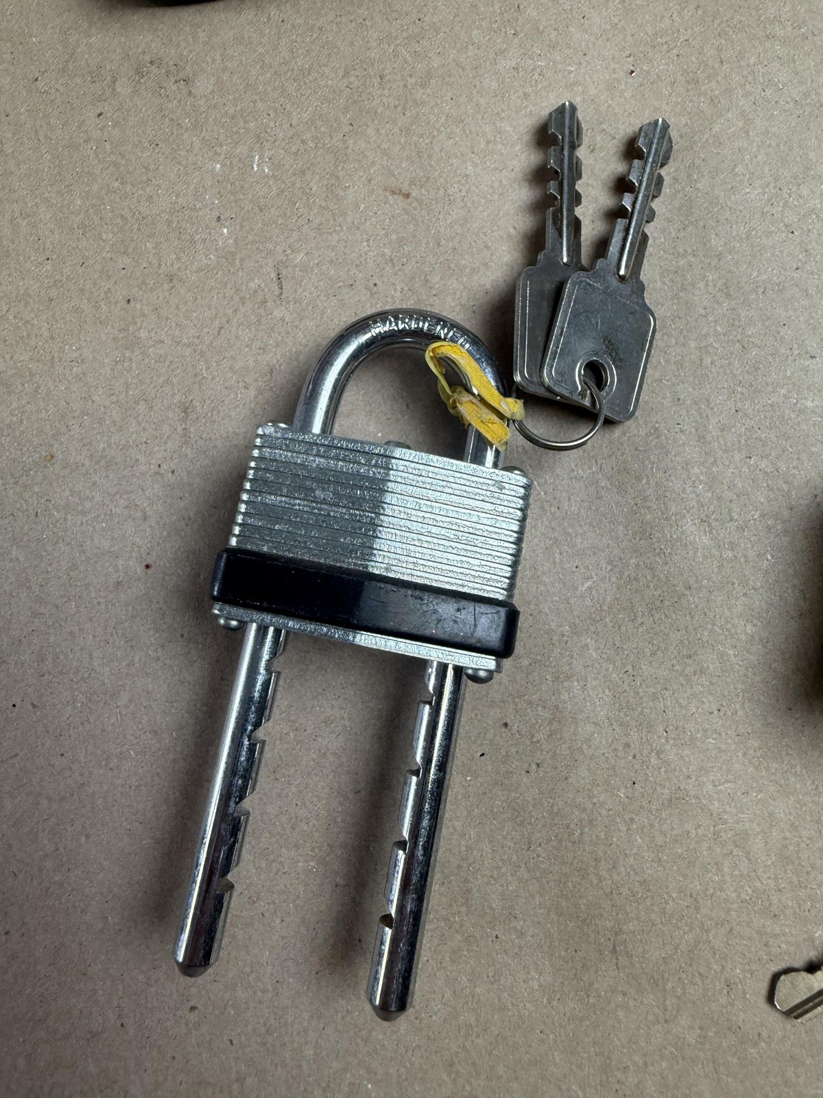 Brinks & Yale Silver Steel Padlock Lot Keyed Adjustable Shackle Security 2 Locks