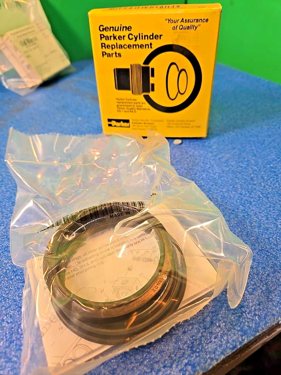 PARKER RK2HLTS251 / RK2HLTS251 (BRAND NEW) OEM Rod SEAL KIT 2 1/2 Tuff Seal