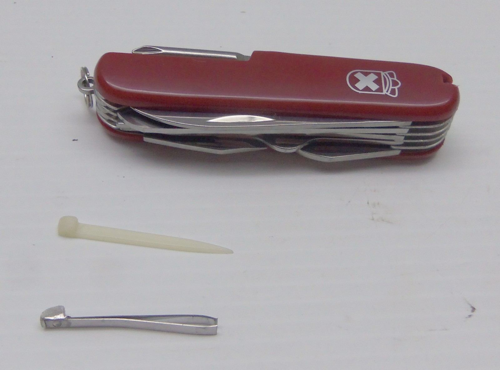 MN Deer Hunters Assn. Multi-Tool - Flashlight & Lock Blade