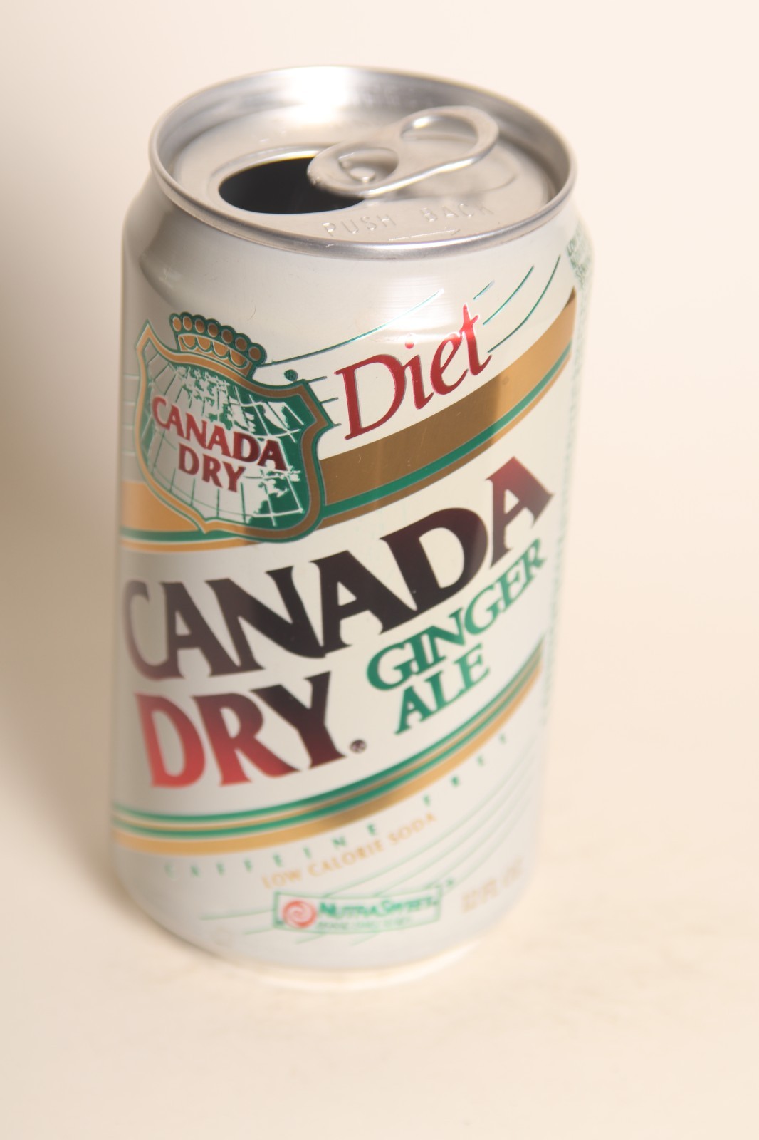 Diet Canada Dry Ginger Ake soda can