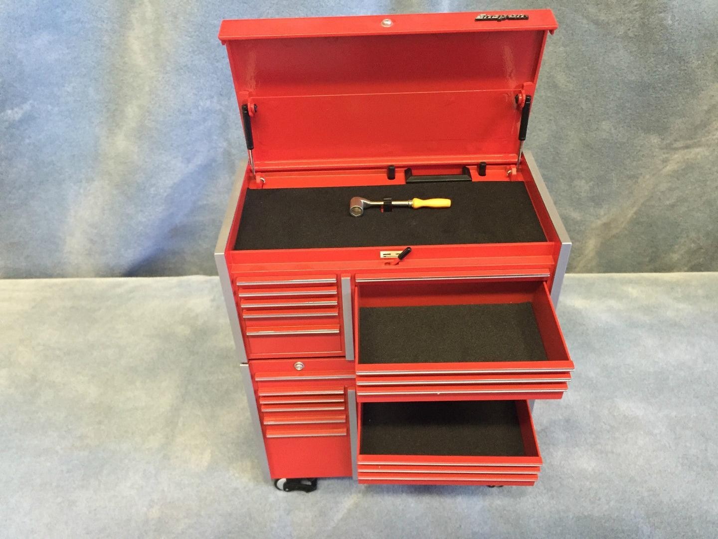 New Snap-On Coin Bank Diecast Tool Box 1/8 Scale Red KRL1201 /1001 Replica Metal