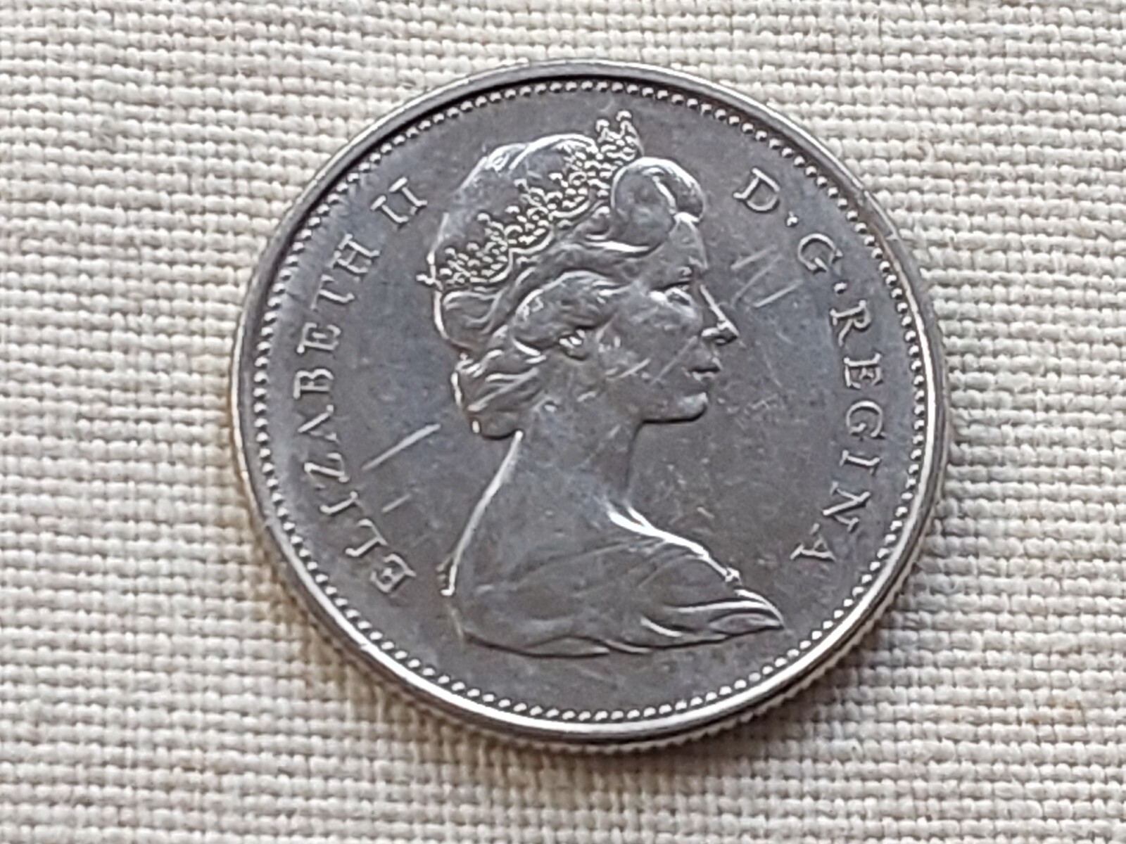 1976 Canada 25 cents coin