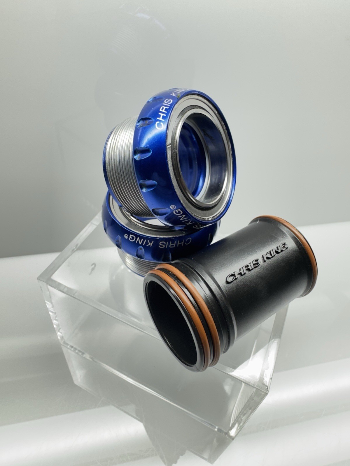 chris king • 24mm threadfit bottom bracket 68-73mm