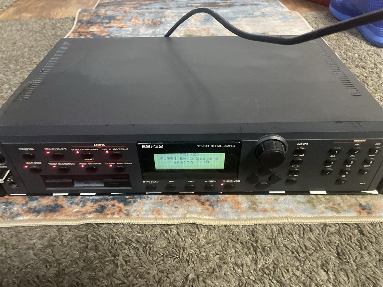 E_MU ESI-32 / 32 Voice Digital Sampler W/Power Cord Midi Floppy Disk Vintage USA
