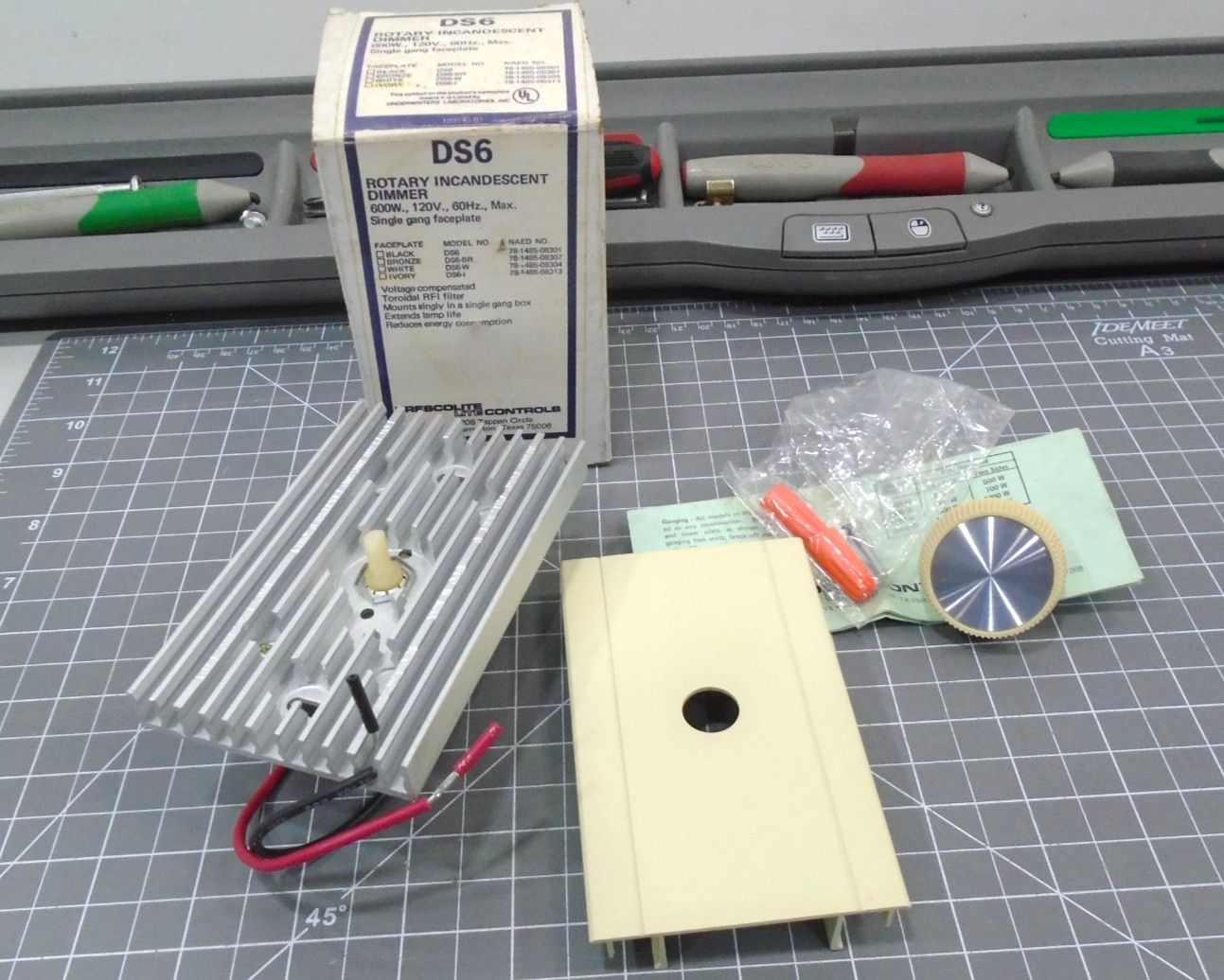 NEW Prescolite DS6-I Incandescent Dimmer Single Gang Ivory 120 Volt 600 Watt