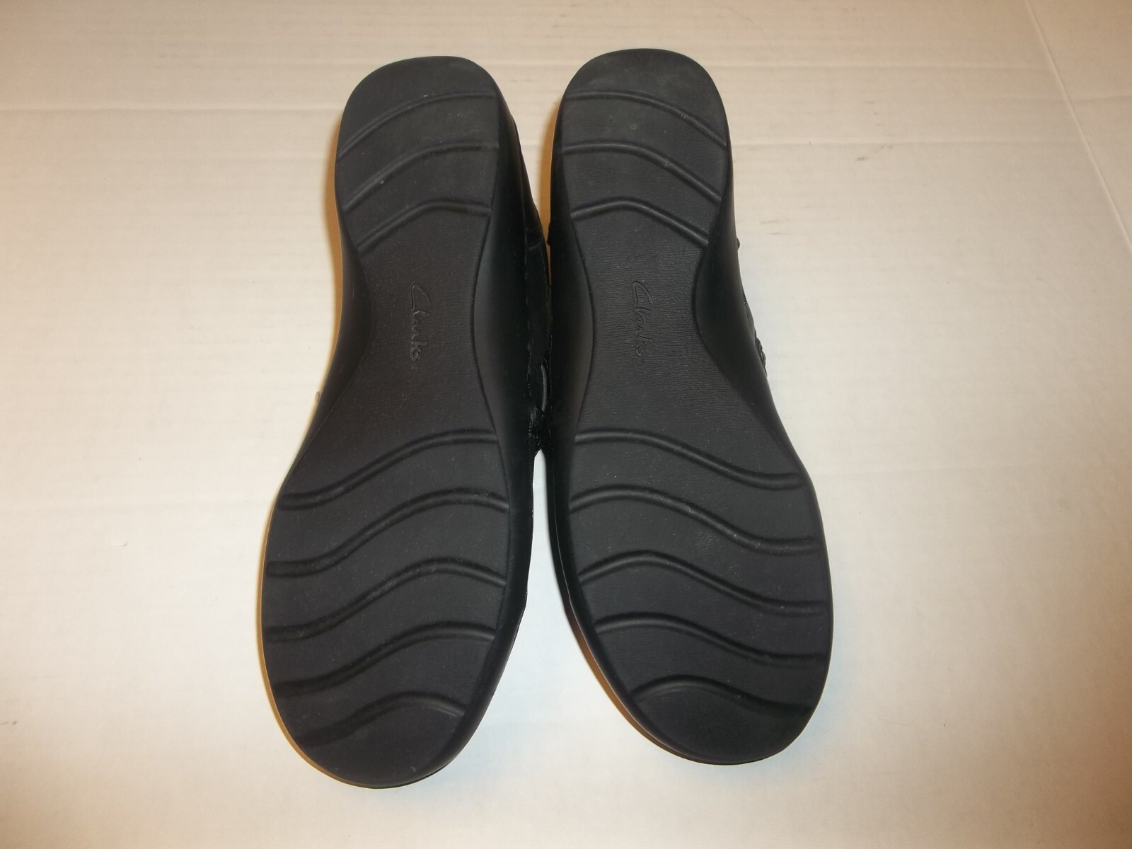Womens Size 9.5M Clarks Collection Black Leather Slip On Loafers