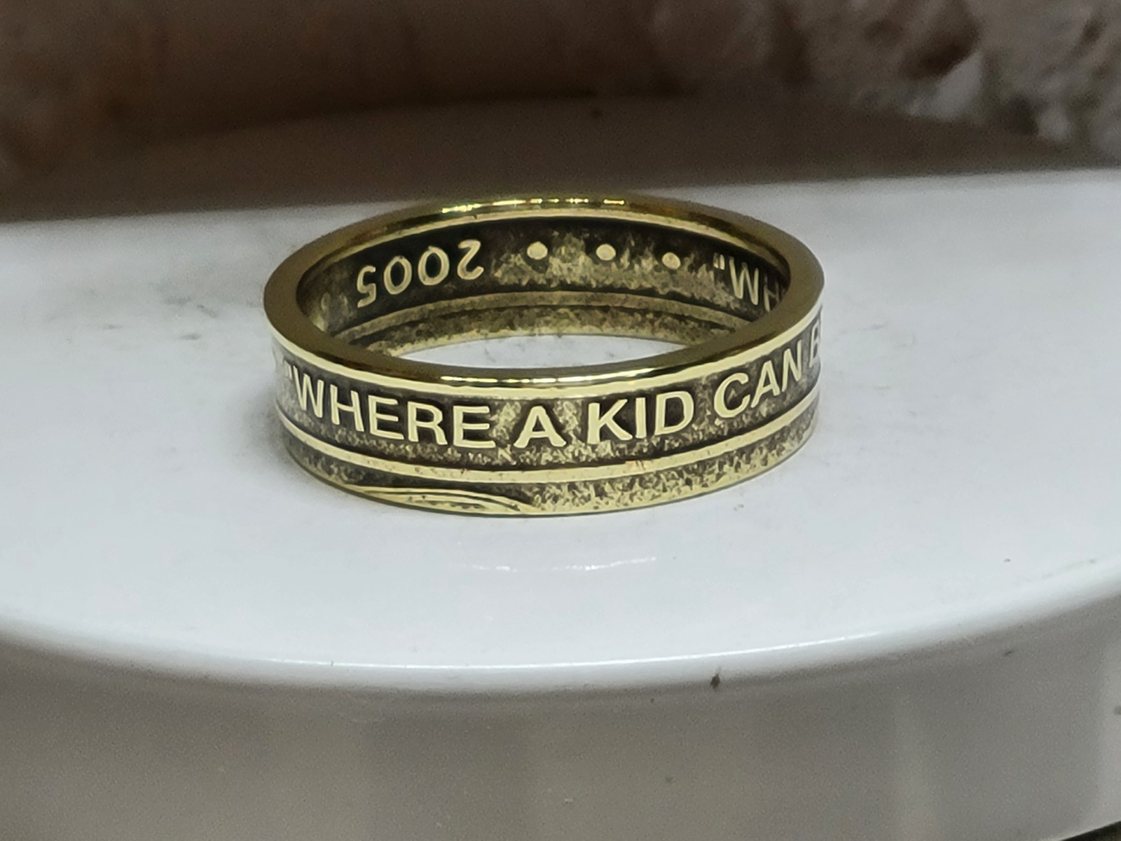 CHUCK e CHEESE - 2005 - Size 11    Token Coin Ring