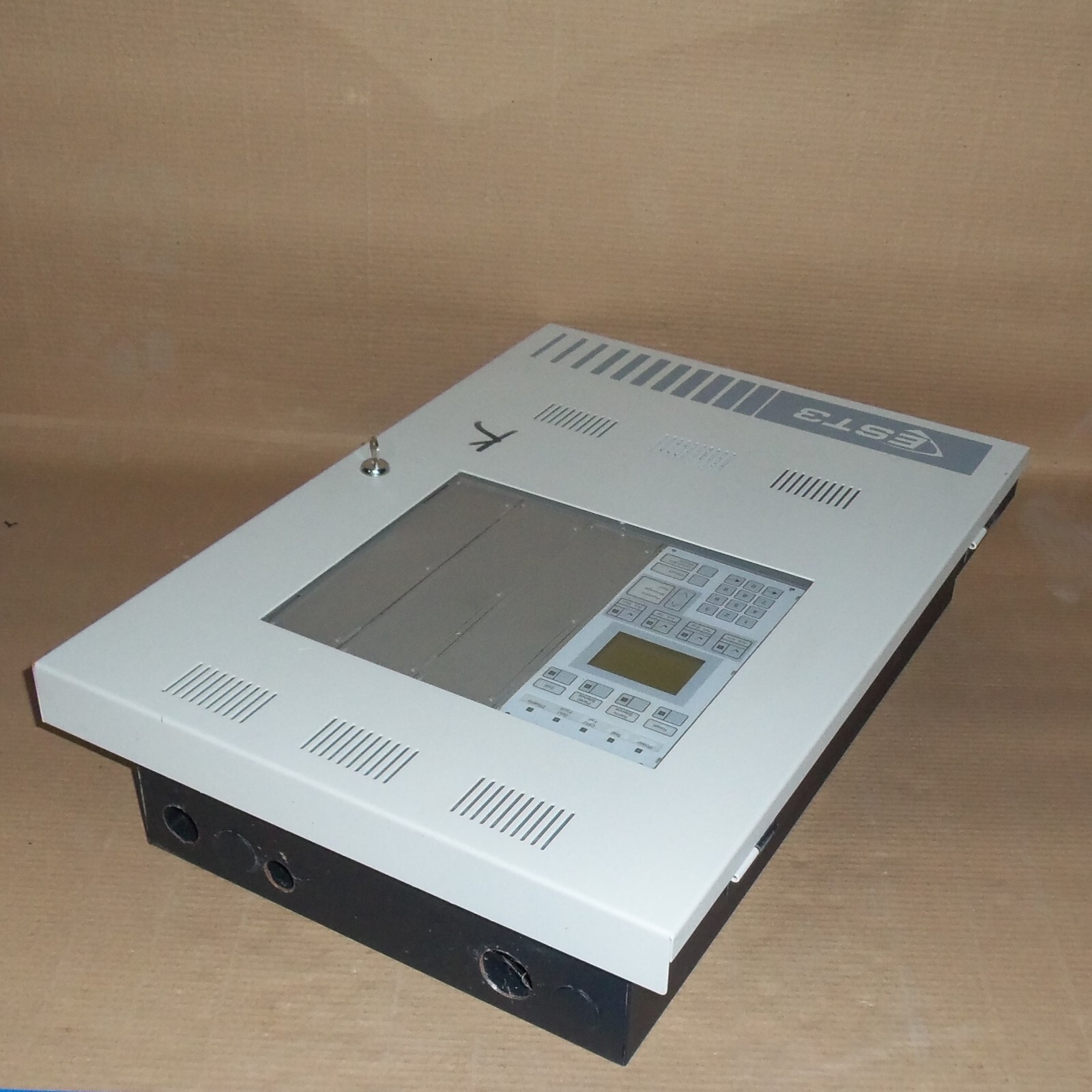 EDWARDS EST3 COMMERCIAL FIRE ALARM SECURITY EMERGENCY PANEL CONTROL UNIT W/ KEY