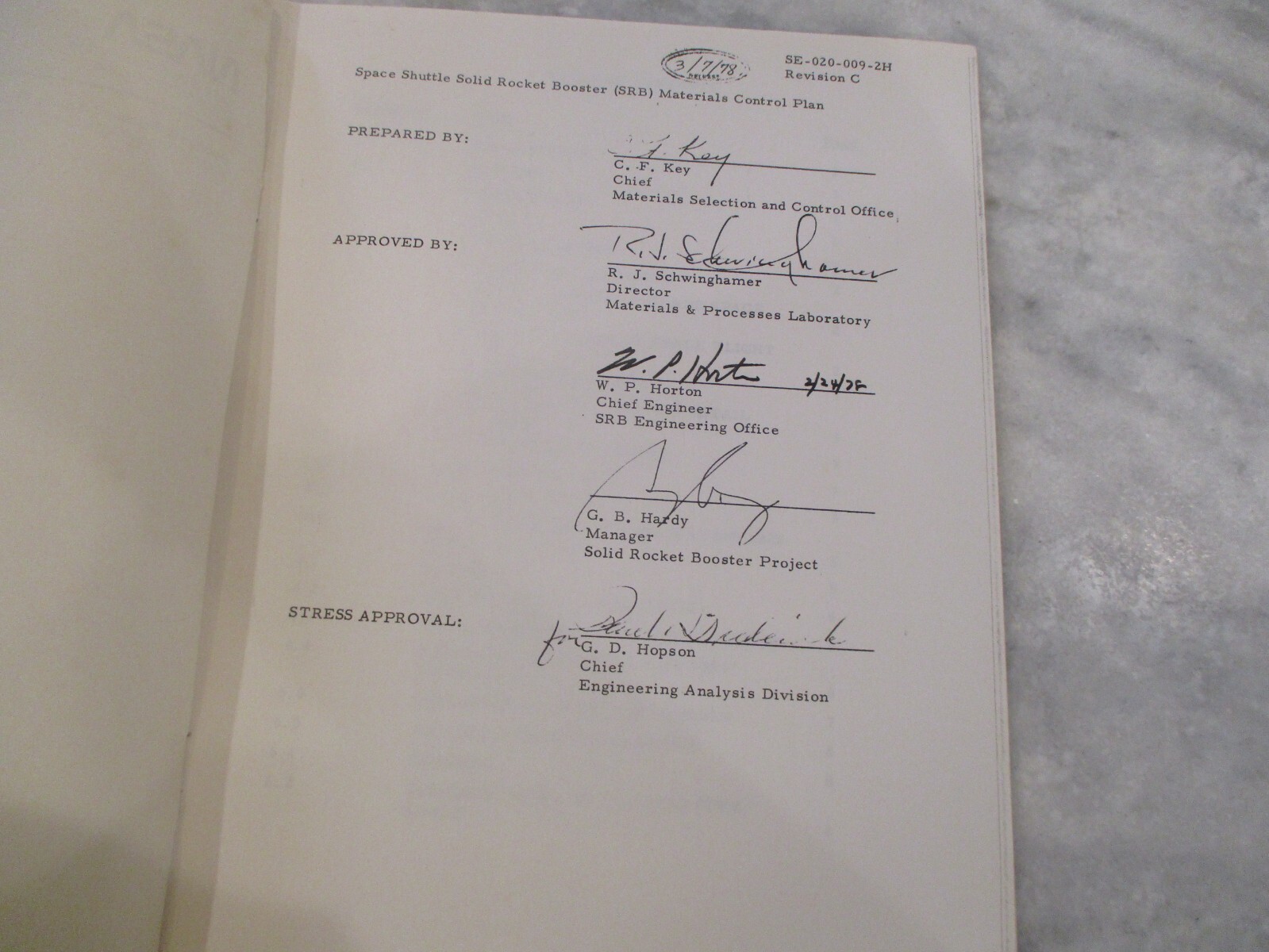 NASA MSFC SPACE SHUTTLE EXTRATERRESTRIAL/SRB/COATING/ENVIRONMENT MATERIALS MEMOS