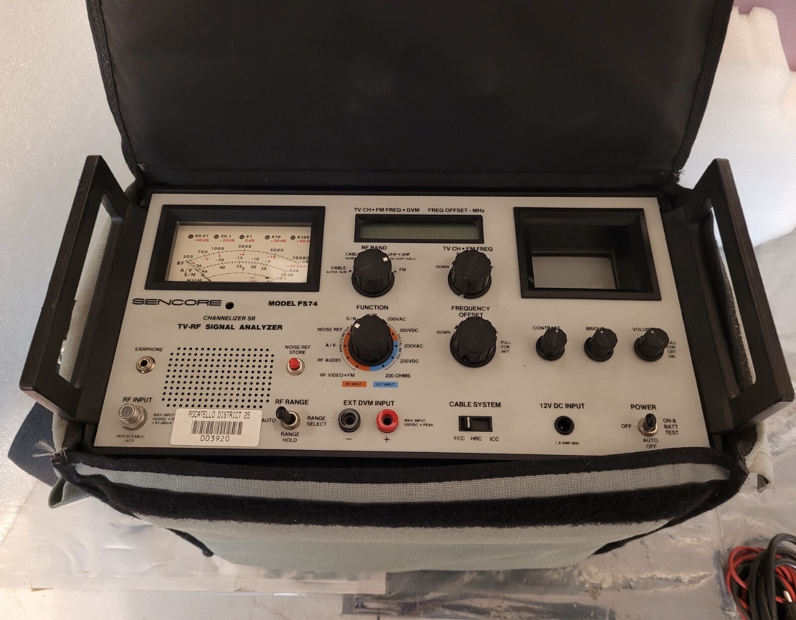 Sencore Model FS74 TV-RF Signal Analyzer W/Carrying Case Car Charger & Accessor.