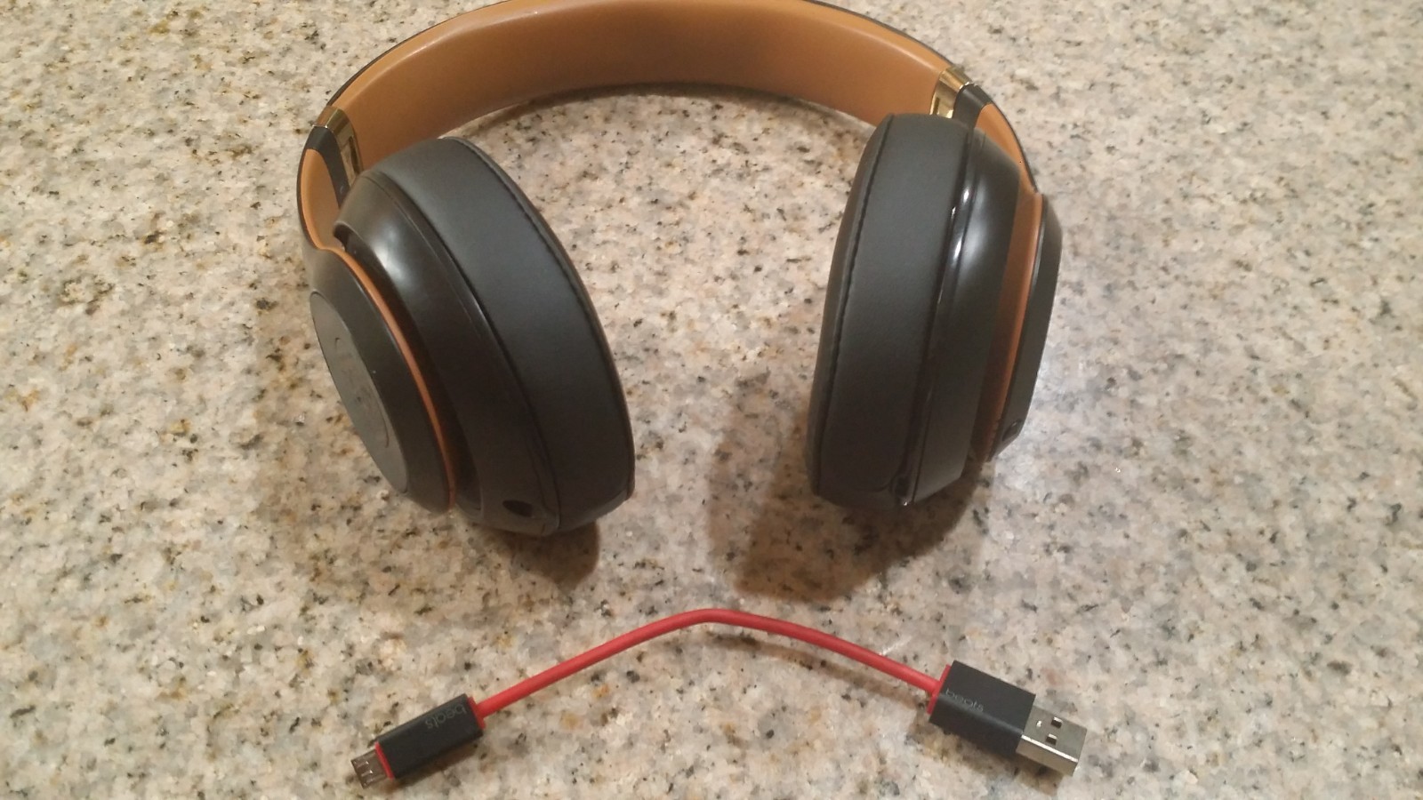 Beats by Dr. Dre Studio  3.0 Wireless Bluetooth  Over-Ear headphones Mid Black