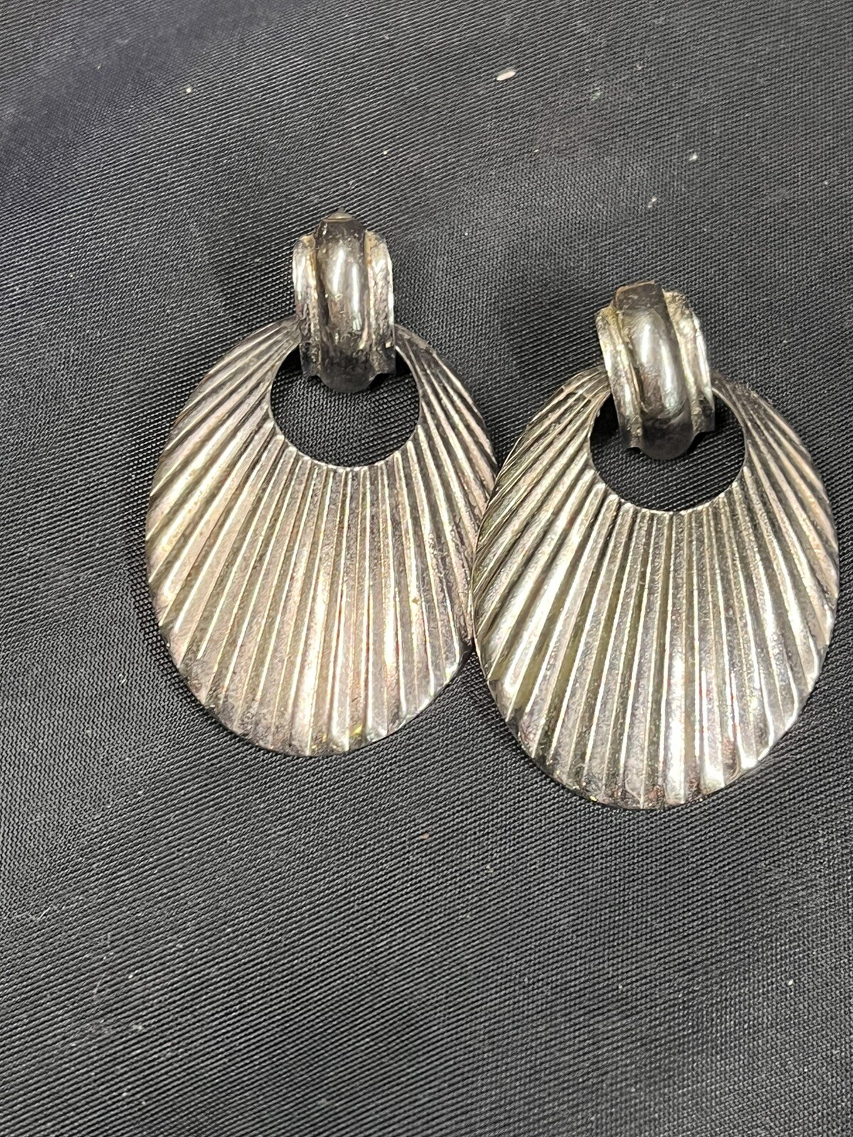 VINTAGE SILVER TONE 1.75” SCALLOPED EARRINGS