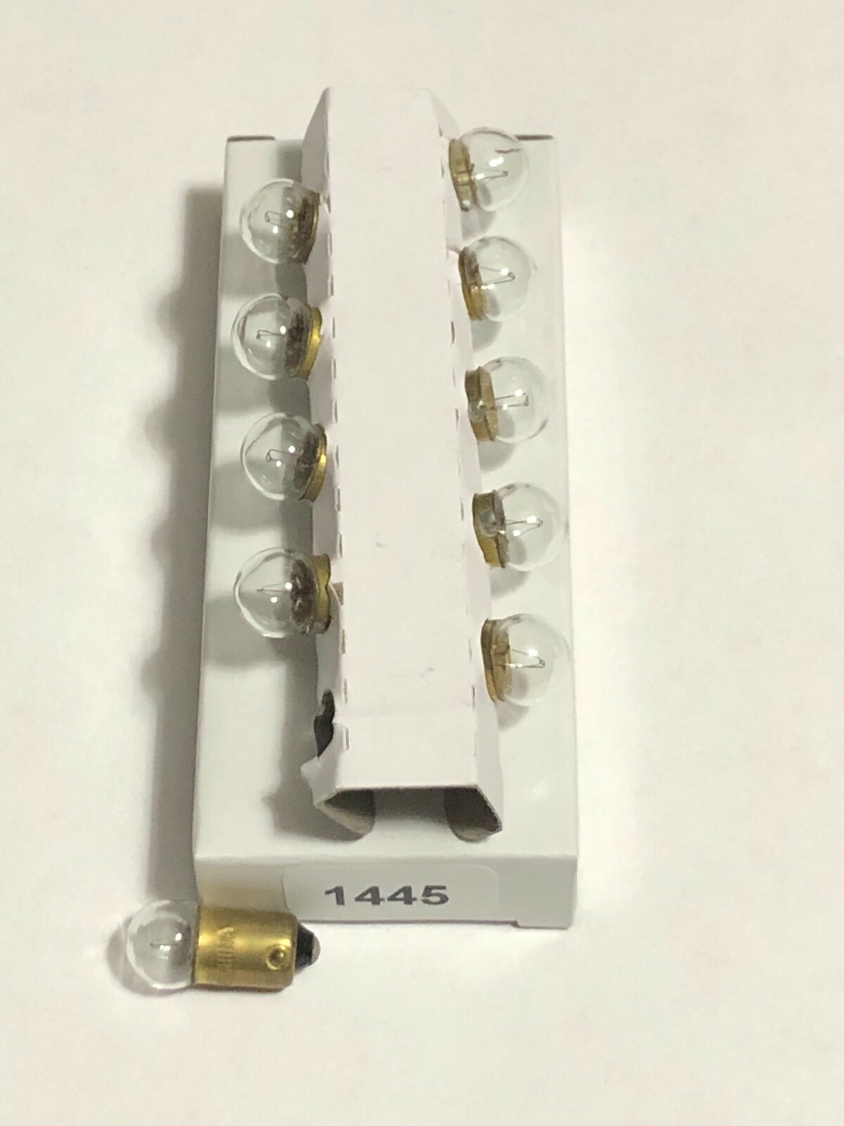 10 Lionel 2026-58 light bulbs 18 Volt Bayonet Base bulb for Lionel F3's
