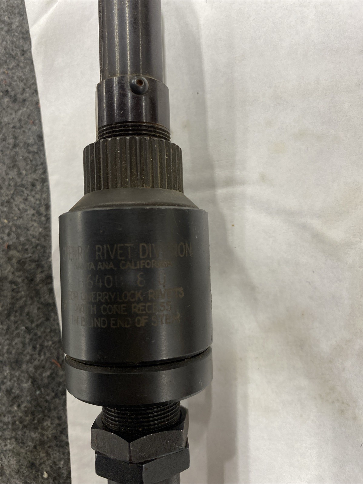CHERRY AEROSPACE MODEL H640B-8U Pulling Head PNEUMATIC RIVETER Tool USED