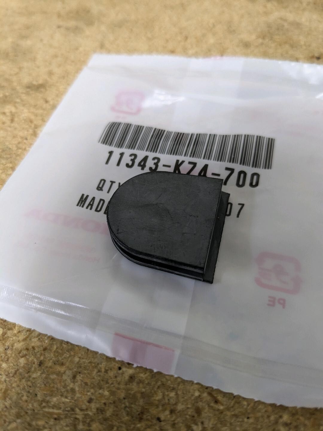 New OEM Honda Cr 125 Inner Clutch Cover Power Valve Rubber Grommet Seal 90-99