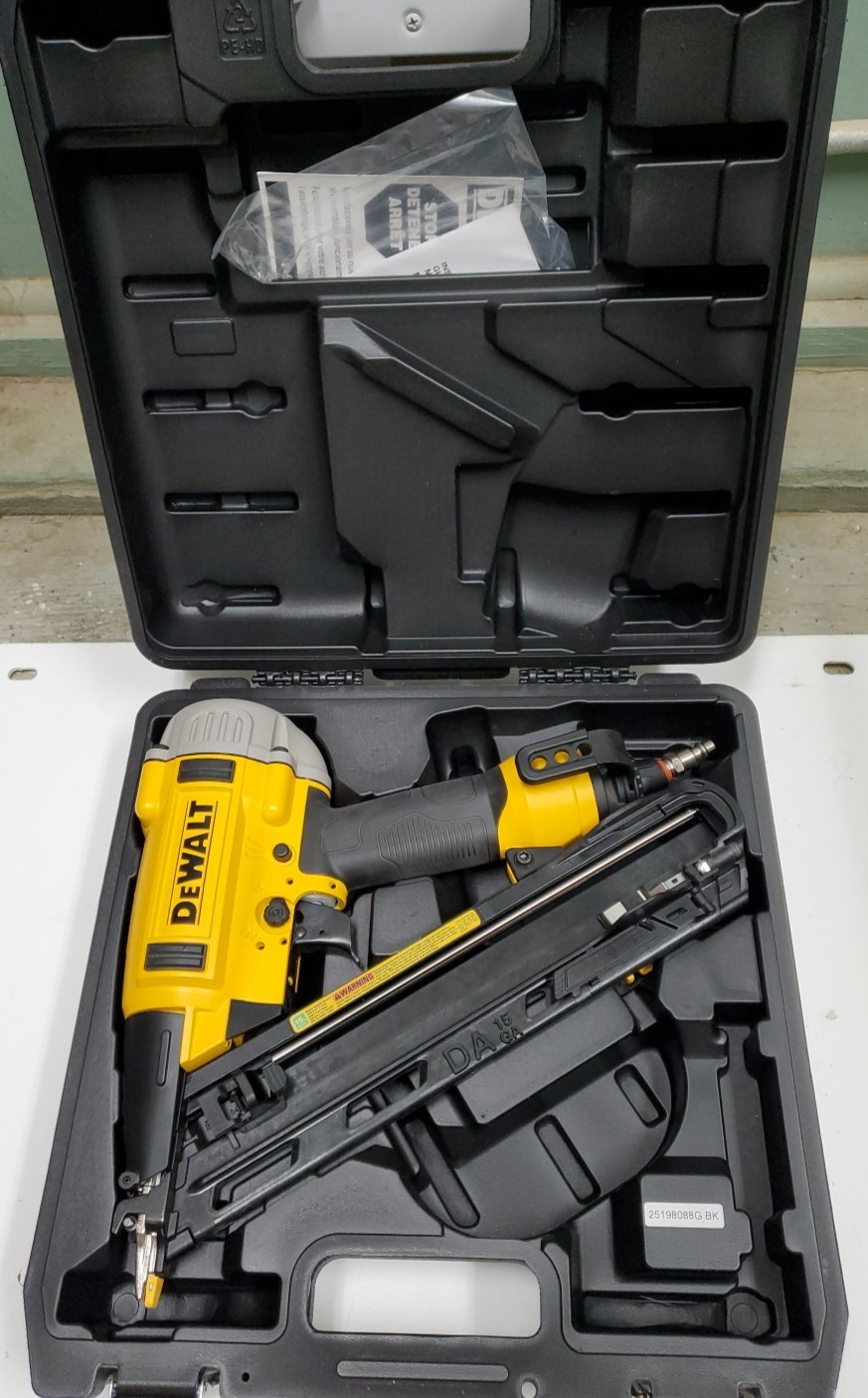 Dewalt DWFP72155 Pneumatic 15-Gauge Precision Point DA Style Angle Finish Nailer