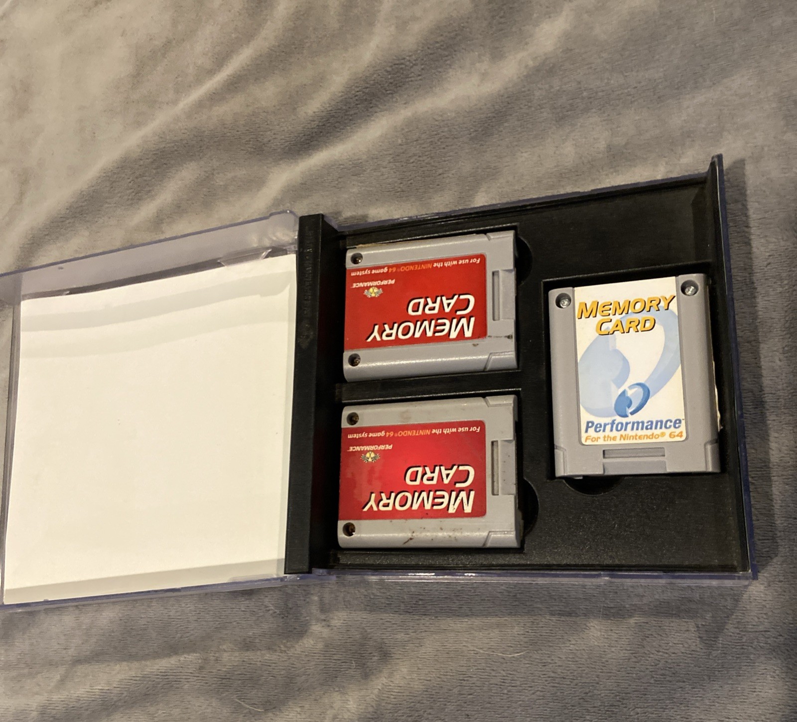 N64 Memory Cards 3 Pack With Storage Case (Lot K)