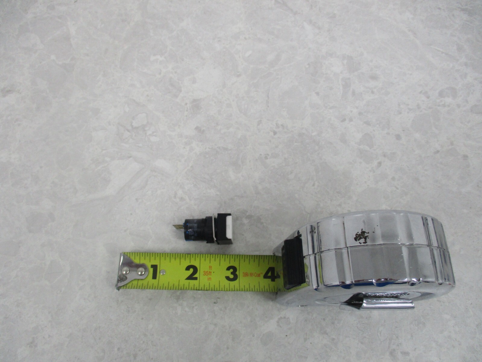 IDEC AB60-M1-W PUSHBUTTON NON-ILLUMINATED, T1797