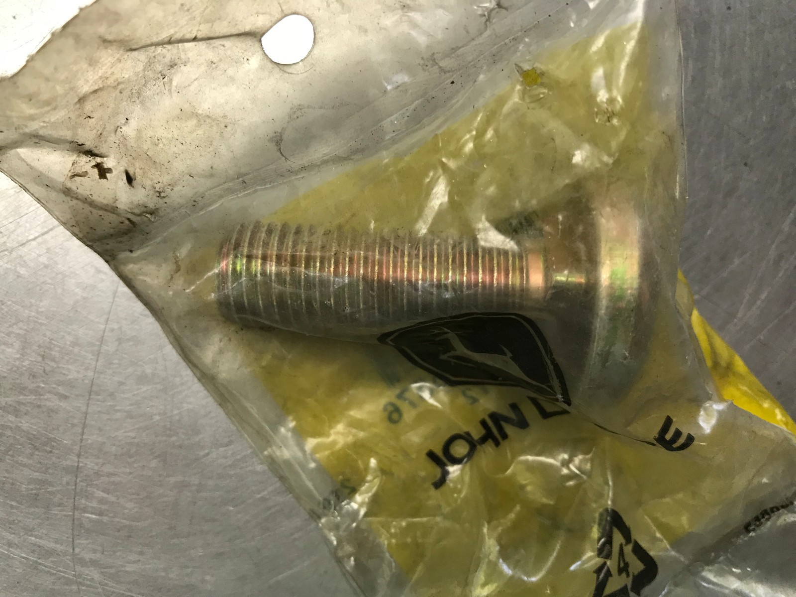 R175576 GENUINE John Deere BOLT   Replaces R112424