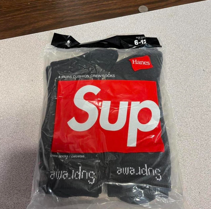 Supreme Hanes Socks 4 Pairs Set of Black Men's 6-12 Round Neck Socks!