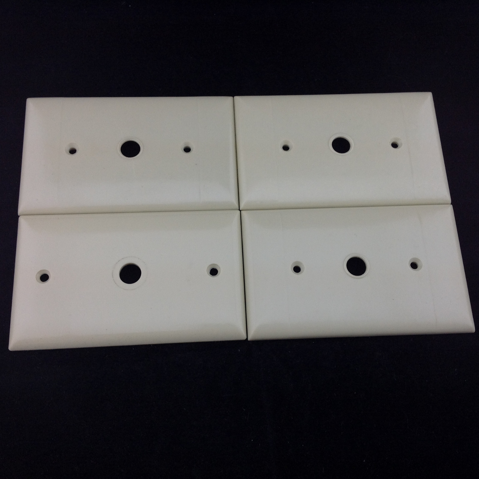 Sierra One Gang Telephone Line Coax Wall Plate Ivory Lot of 4 No Screws