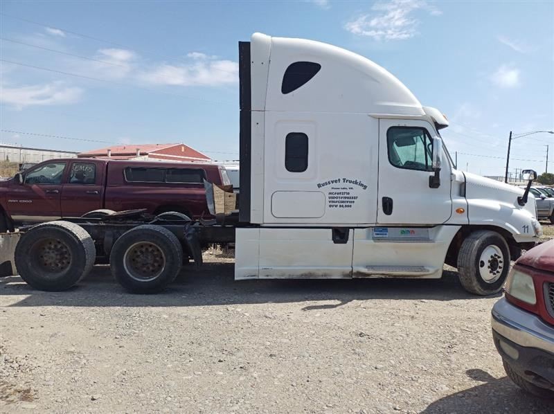 2012 Cascadia Left Lower Side Skirt, 22-68135-004 (9920802