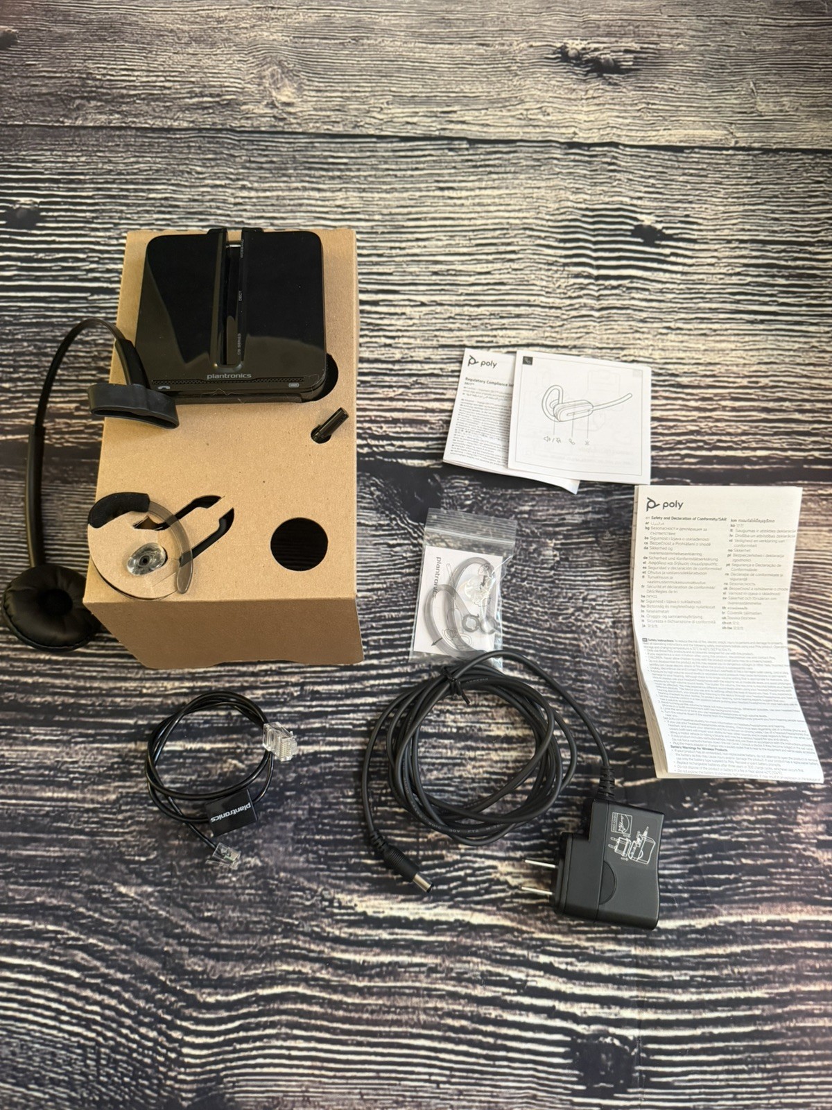 Plantronics Poly CS540 Wireless Headset System C054 DECT 6.0 New Open Box