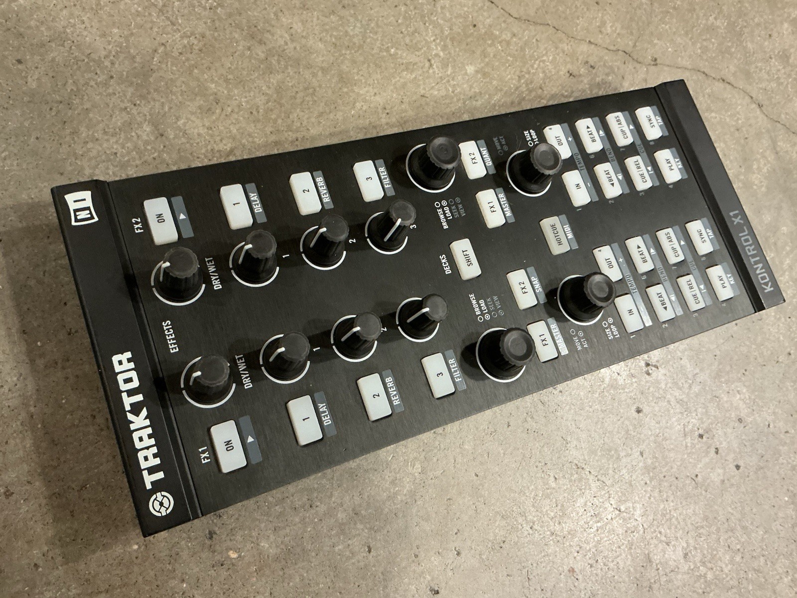 Native Instruments Traktor Kontrol X1 DJ Decks Effects Controller TESTED #CM7