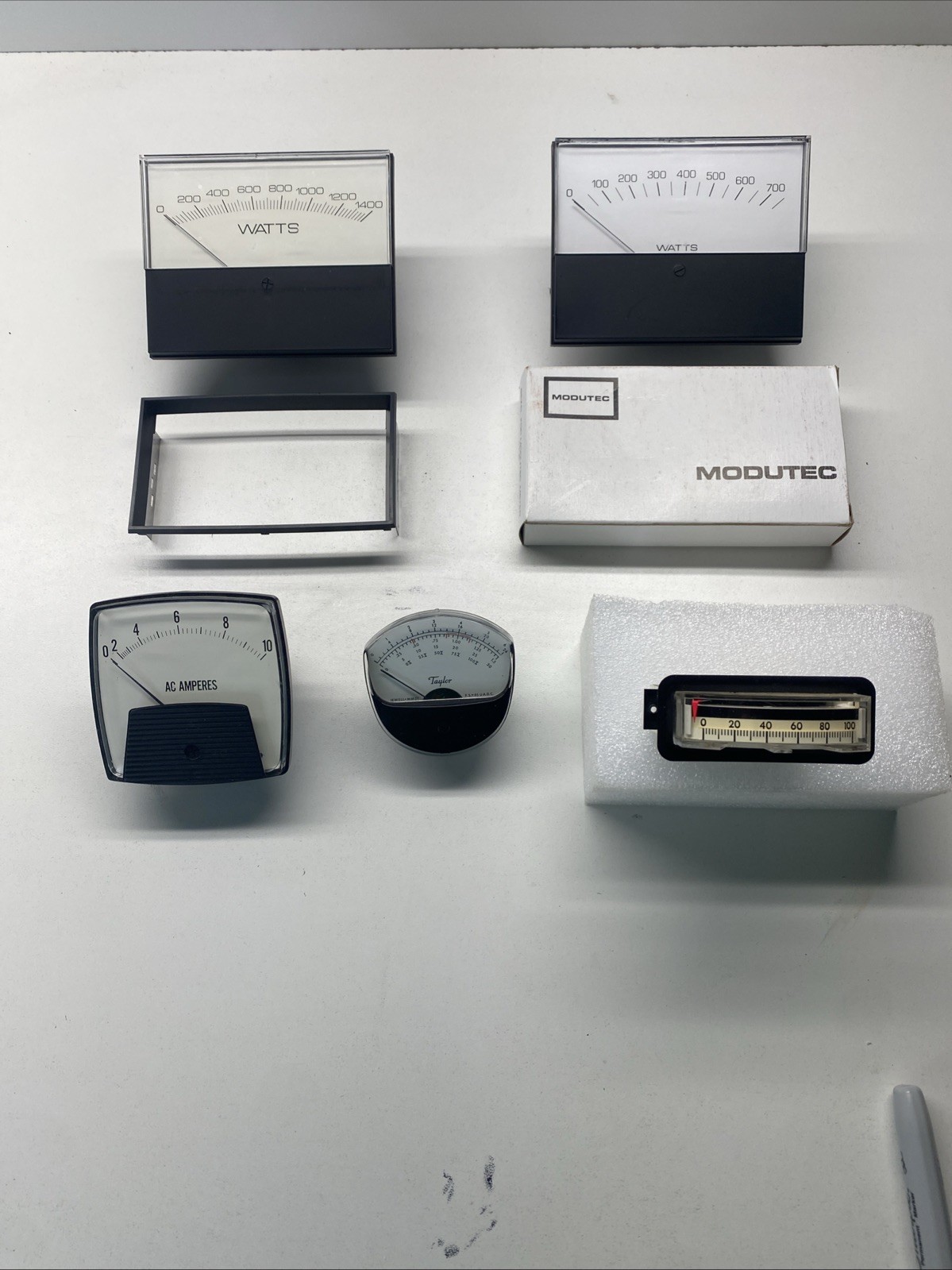 Modutec PANEL METER AC Amperes +(4) other Panel Meters+(2) Bezel…B82-5