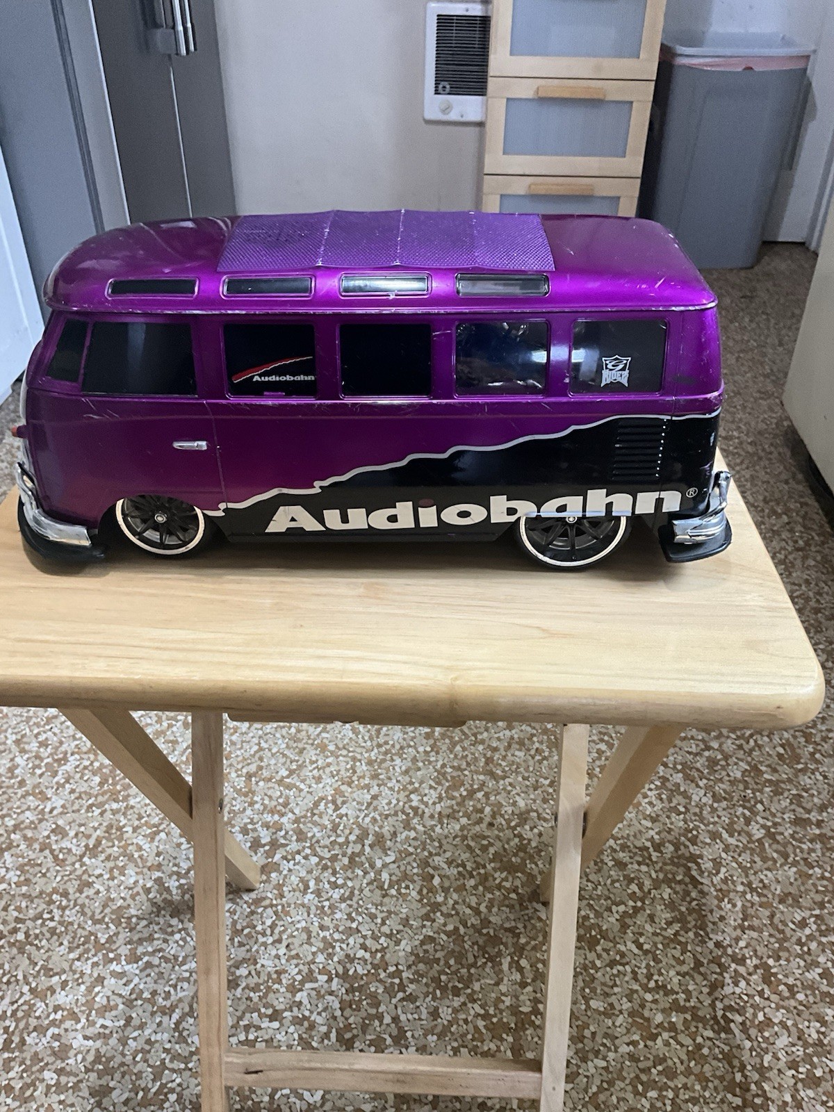 2006 Maisto Urban Rides 1:10 RC Volkswagen Van Samba -Audiobahn Edition.