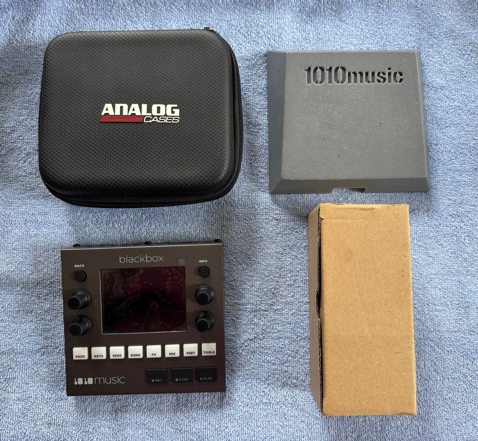 1010Music Blackbox with Analog Cases Glide and Hardshell Cover/Lift (Open-Box)