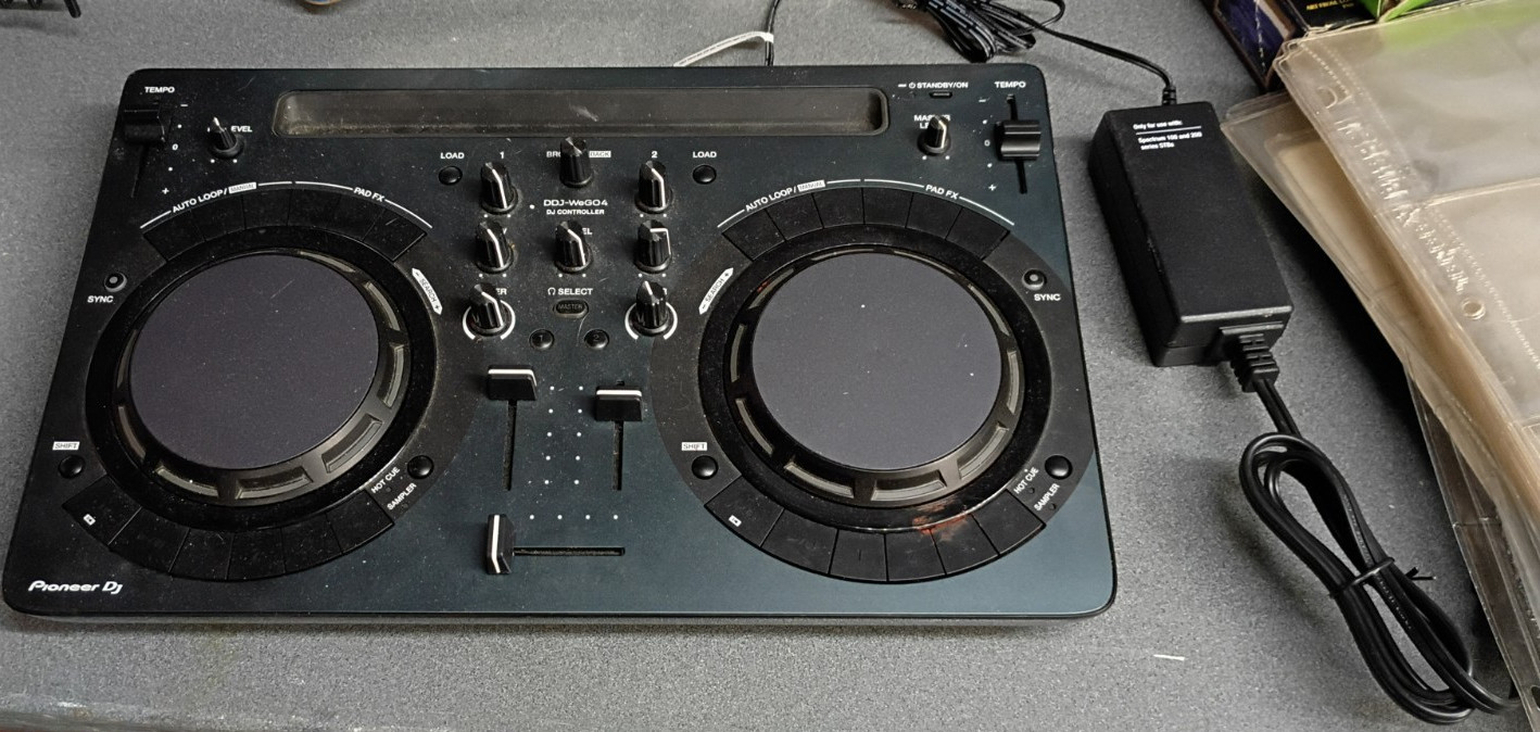 Pioneer DJ DDJ-WeGO4-K 2-Deck 2-Channel USB Powered Sampler Controller Black