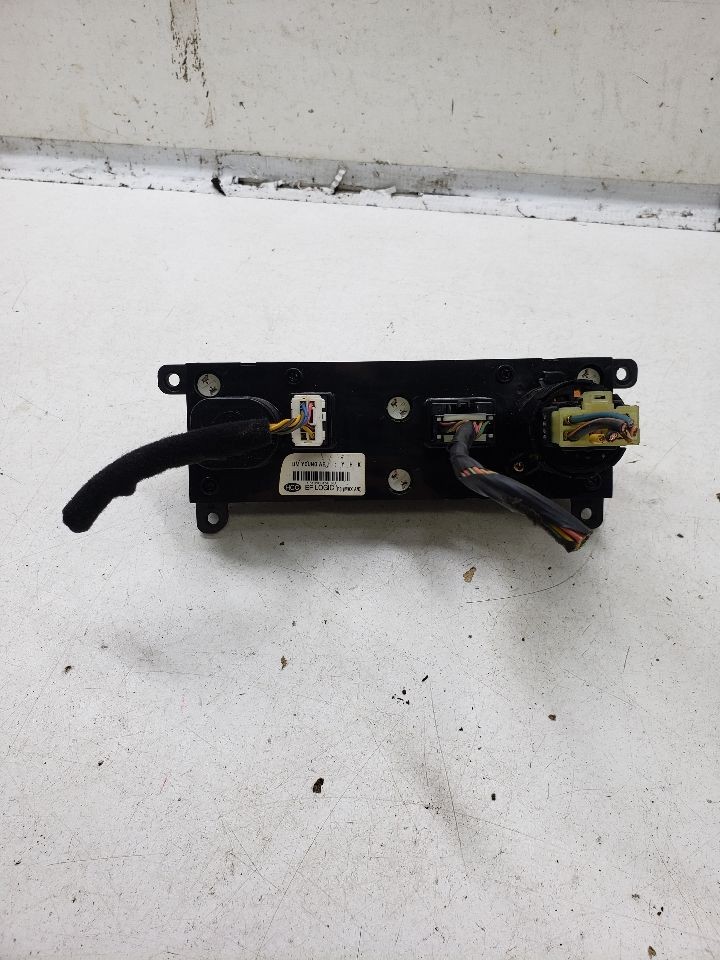 Used Fuse Box Engine fits: 2004 Hyundai Sonata engine compartment from 02/16/02