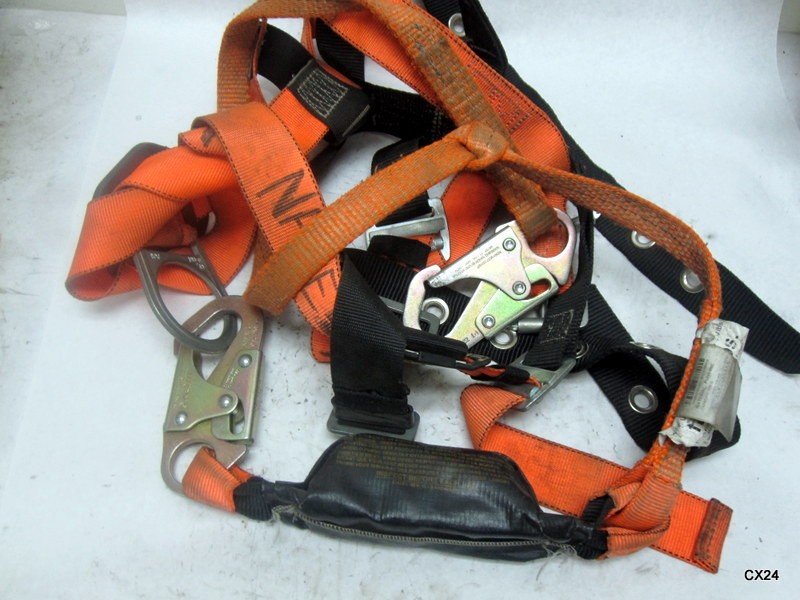 Honeywell Miller Titan II L/XL Lineman Protection Harness with Shock Absorber