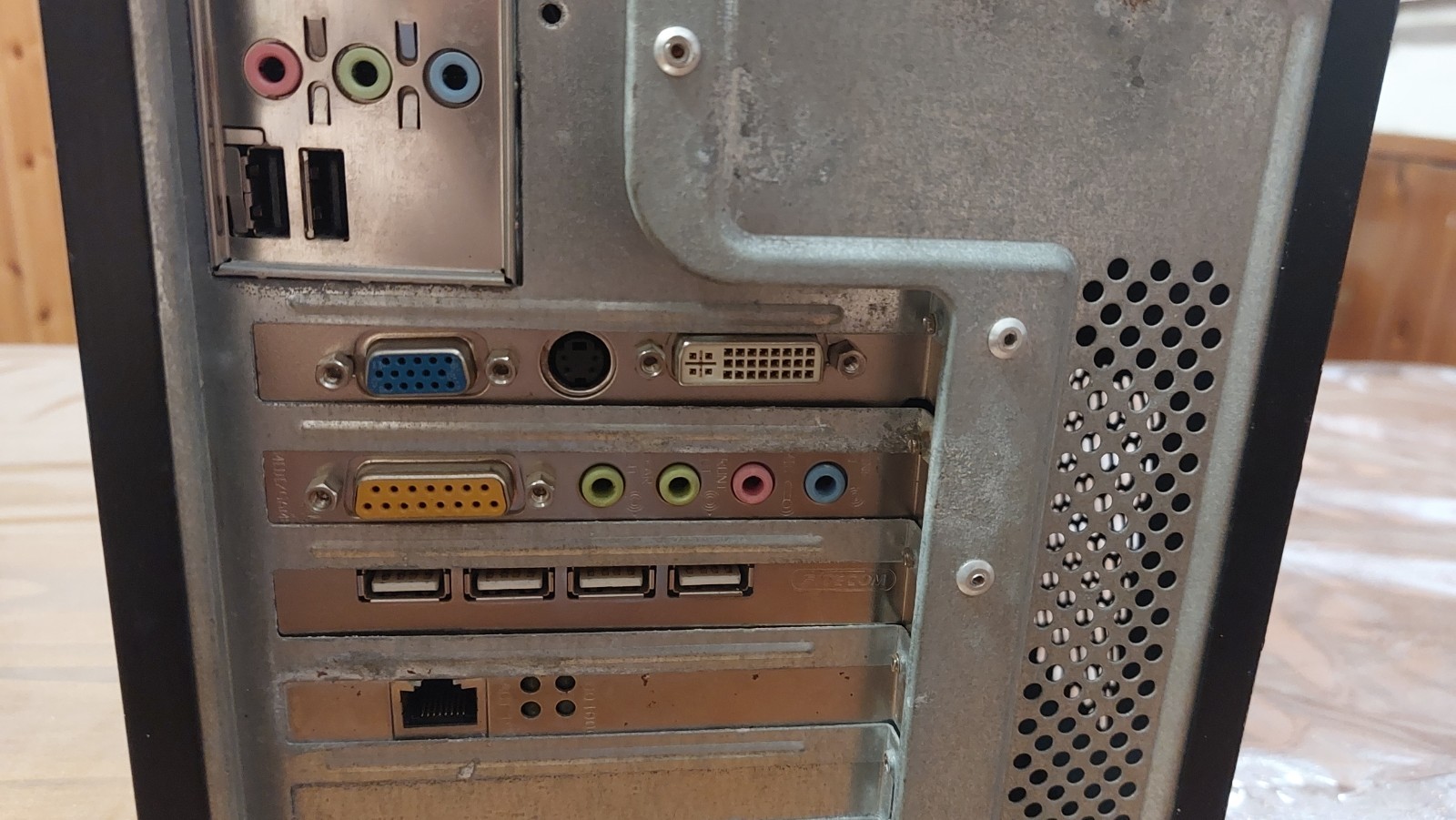 OLIVETTI PENTIUM 4 RETRO VINTAGE PC