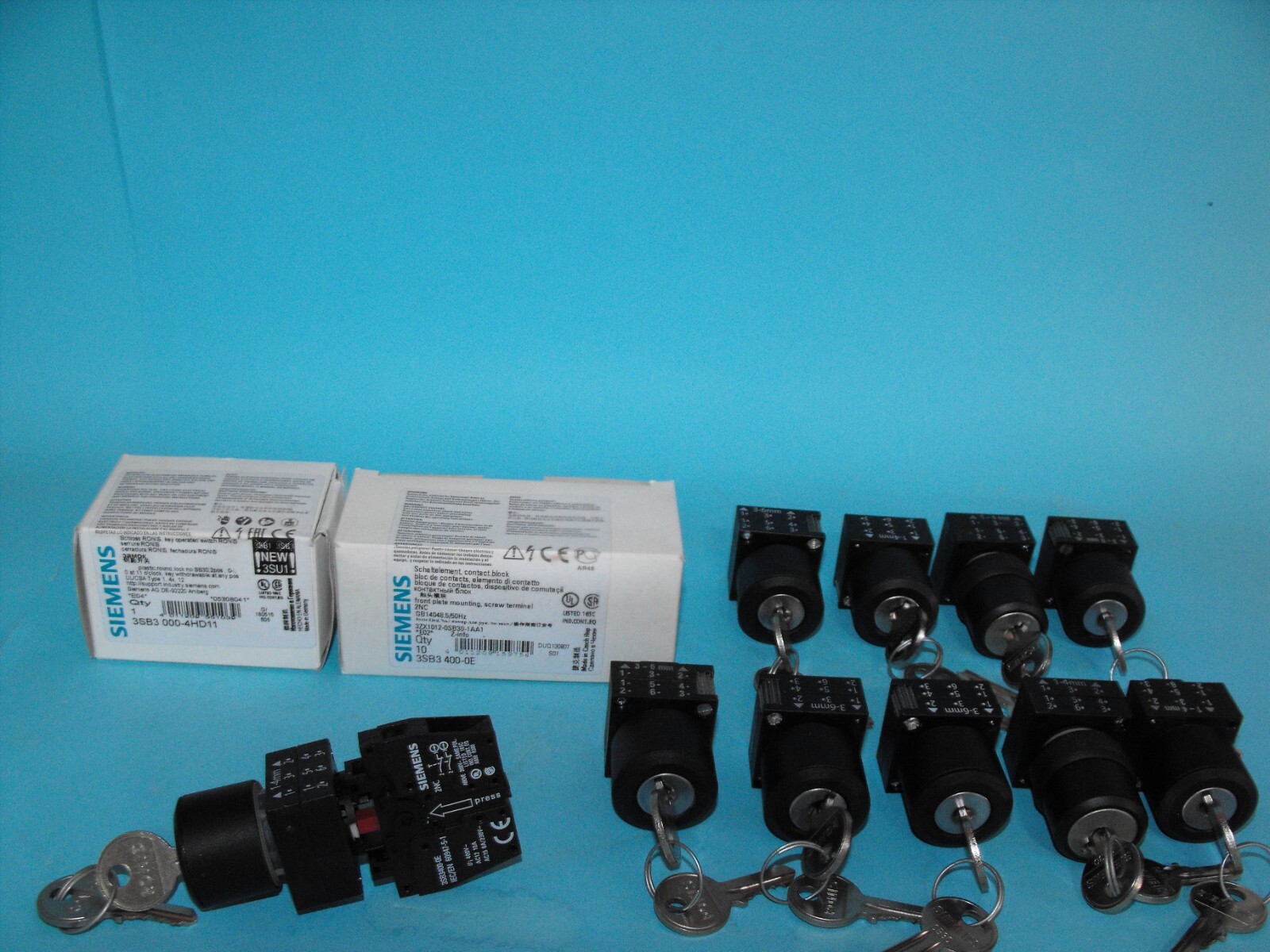 SIEMENS 3SB3000-4HD11+3SB3400-0E.KEY SWITCH RONIS, 22MM,(LOT5PCS).NEW