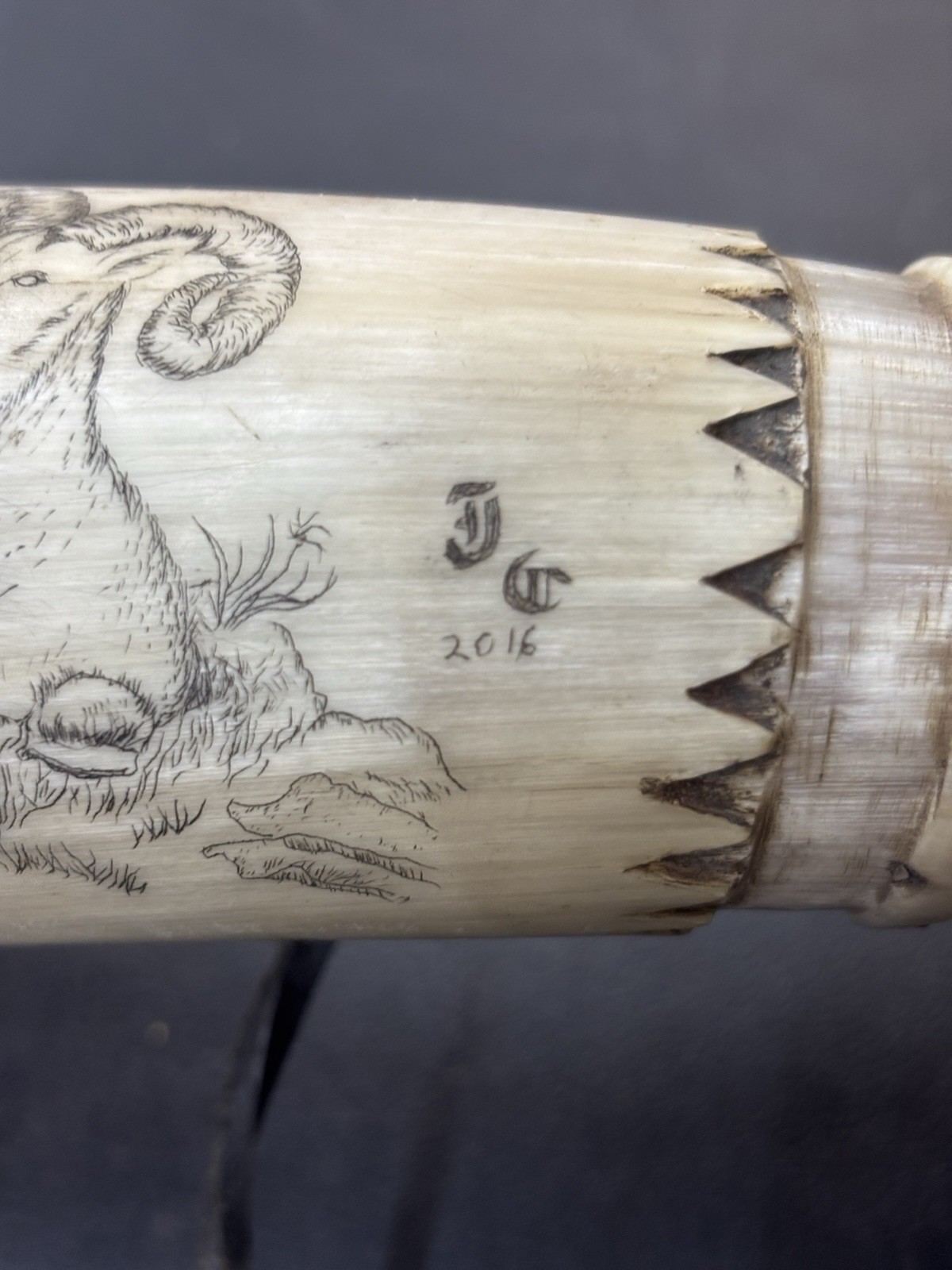 Custom Scrimshaw Powder Horn