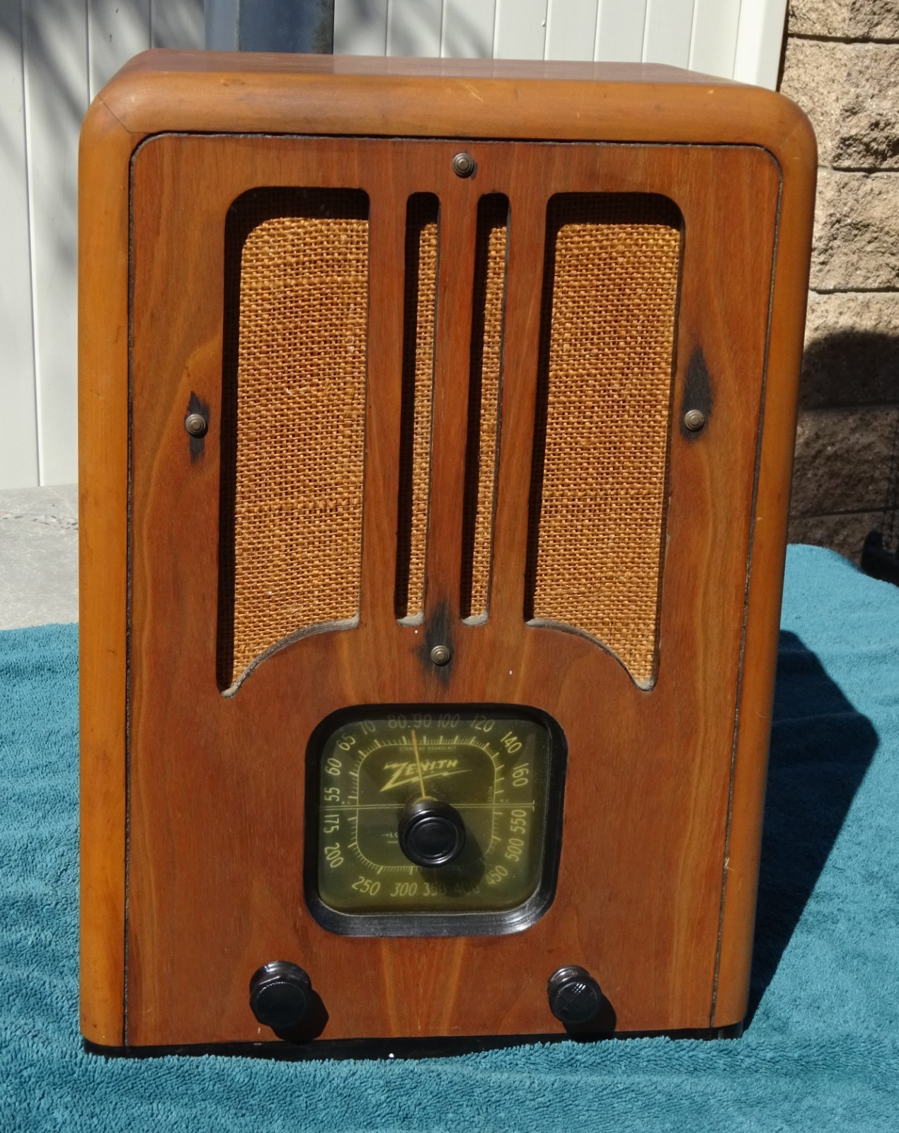 Vintage ZENITH TOMBSTONE RADIO 5-R-135 1937 Working