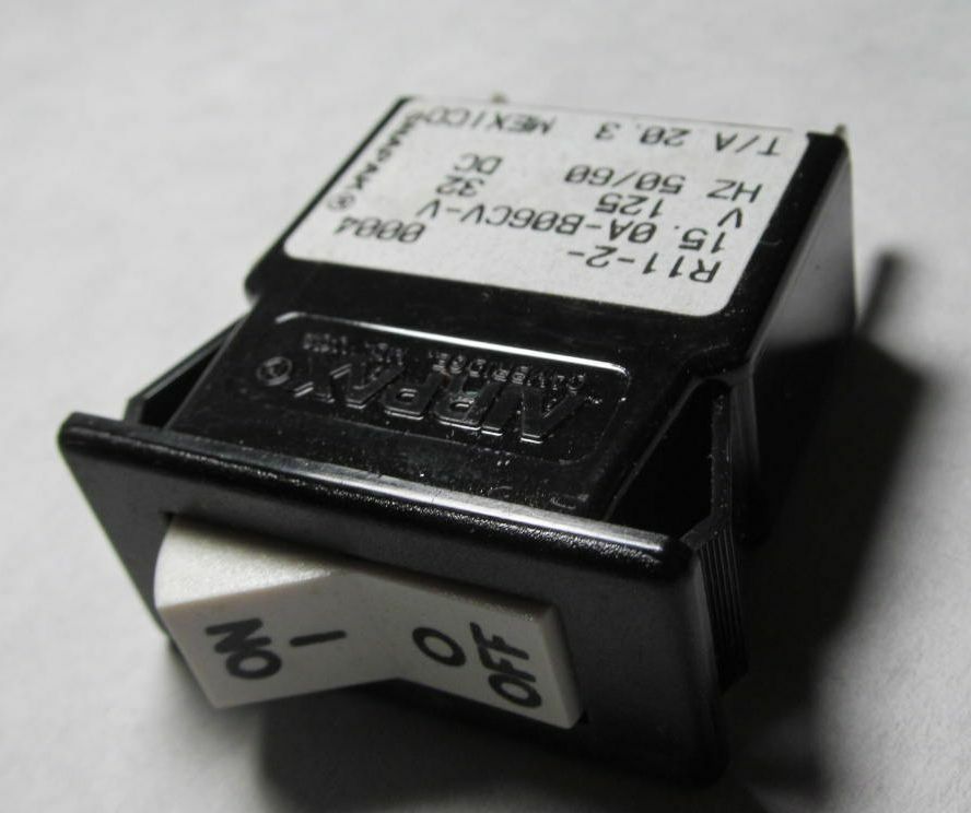 NEW AIRPAX R21-2-15.0A-B06CV-V ROCKER CIRCUIT BREAKER SNAP-IN 15A 125V SENSATA
