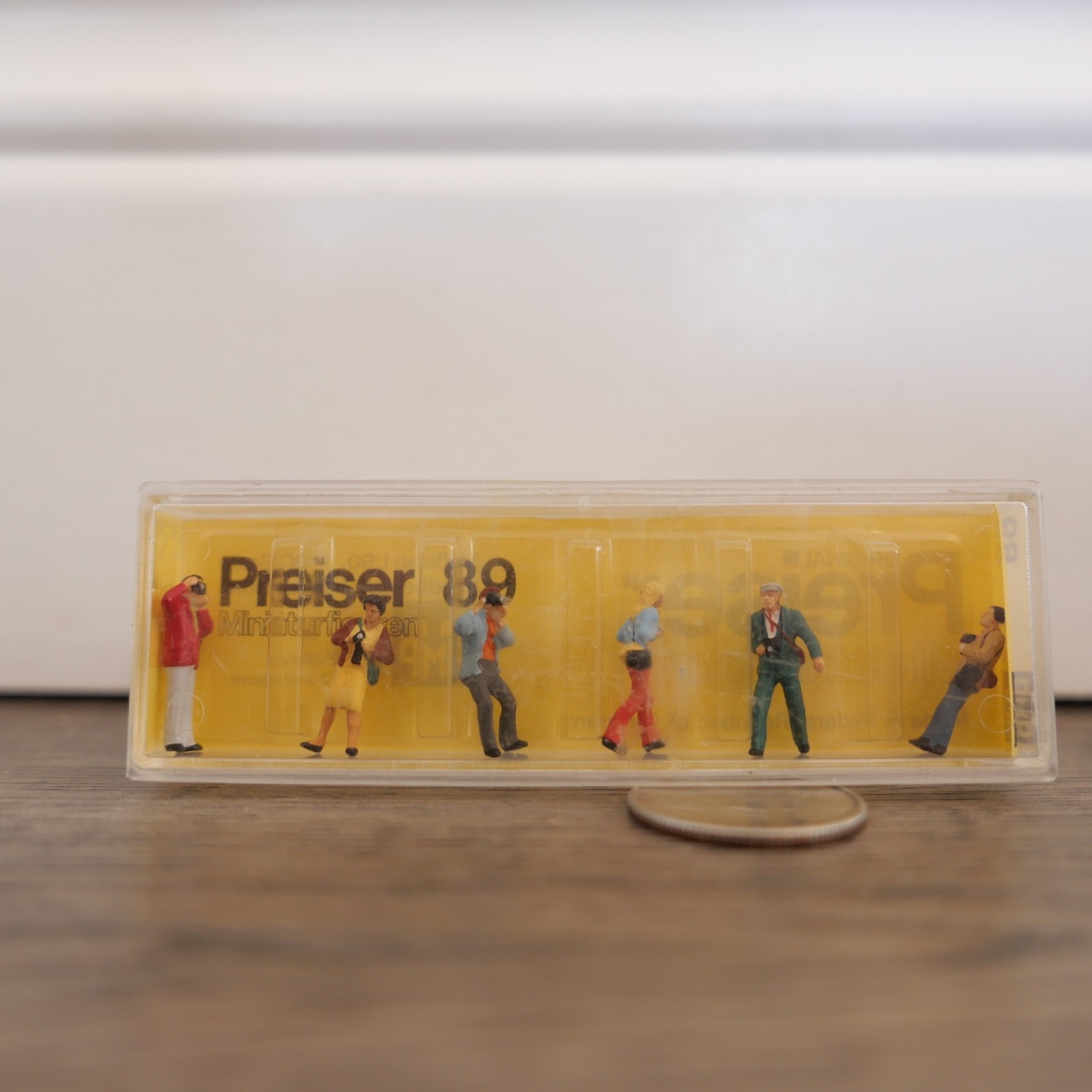 Y847 Preiser train Ho 89 homme femme photographe appareil photo decor diorama