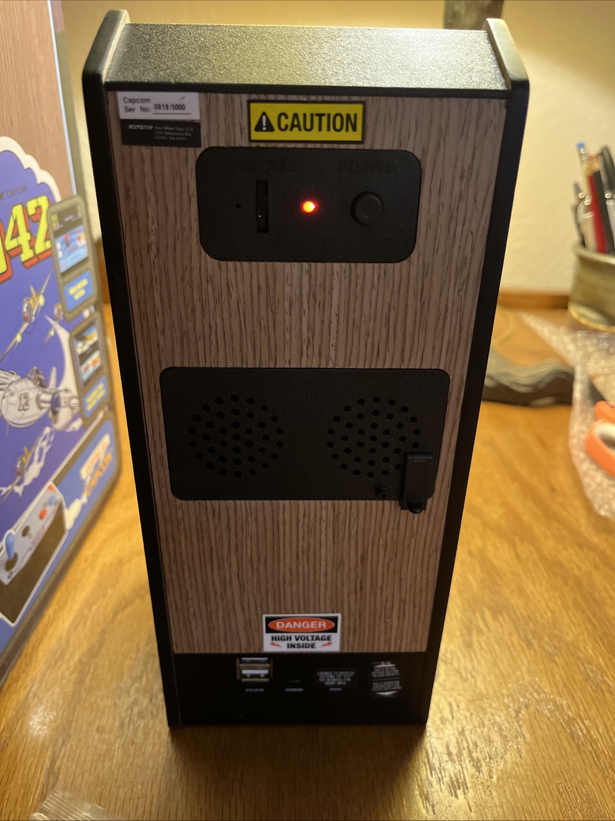 New Wave Toys Replicade 1942 1/6 Scale Mini Arcade Cabinet CAPCOM