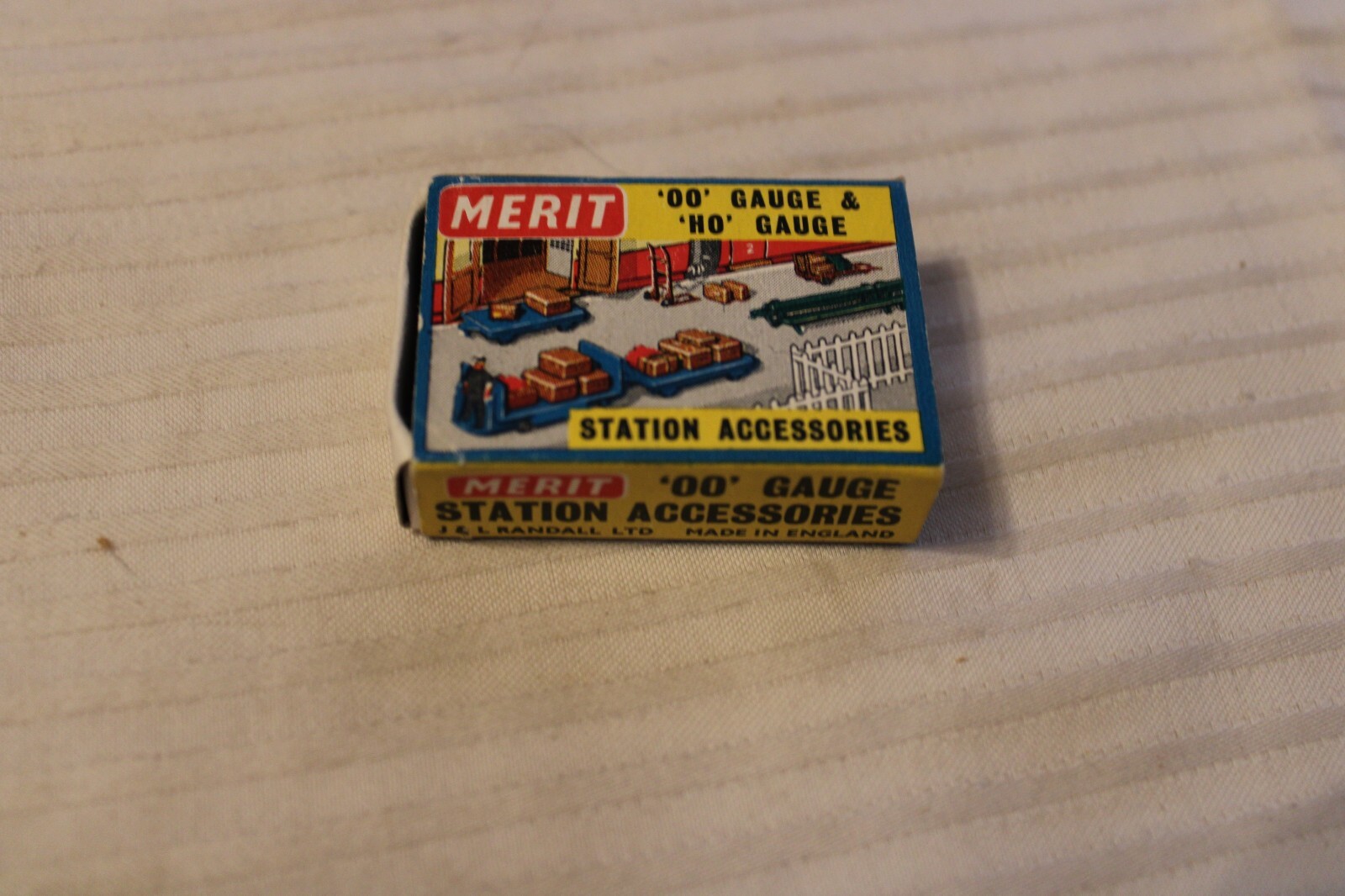 HO Scale Merit, Pack of 3 Outhouse, figure, fire pit, BNOS Open box