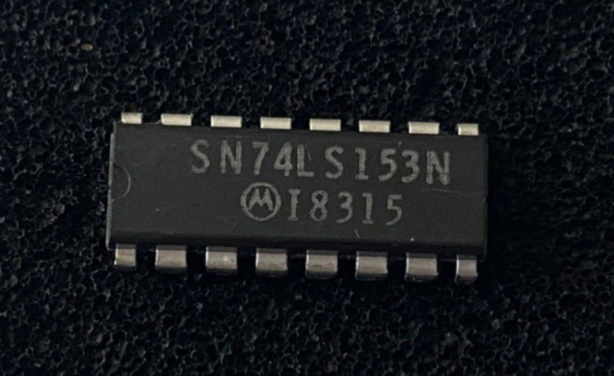 Motorola SN74LS153N dual 4-input multiplexer Integrated Circuit